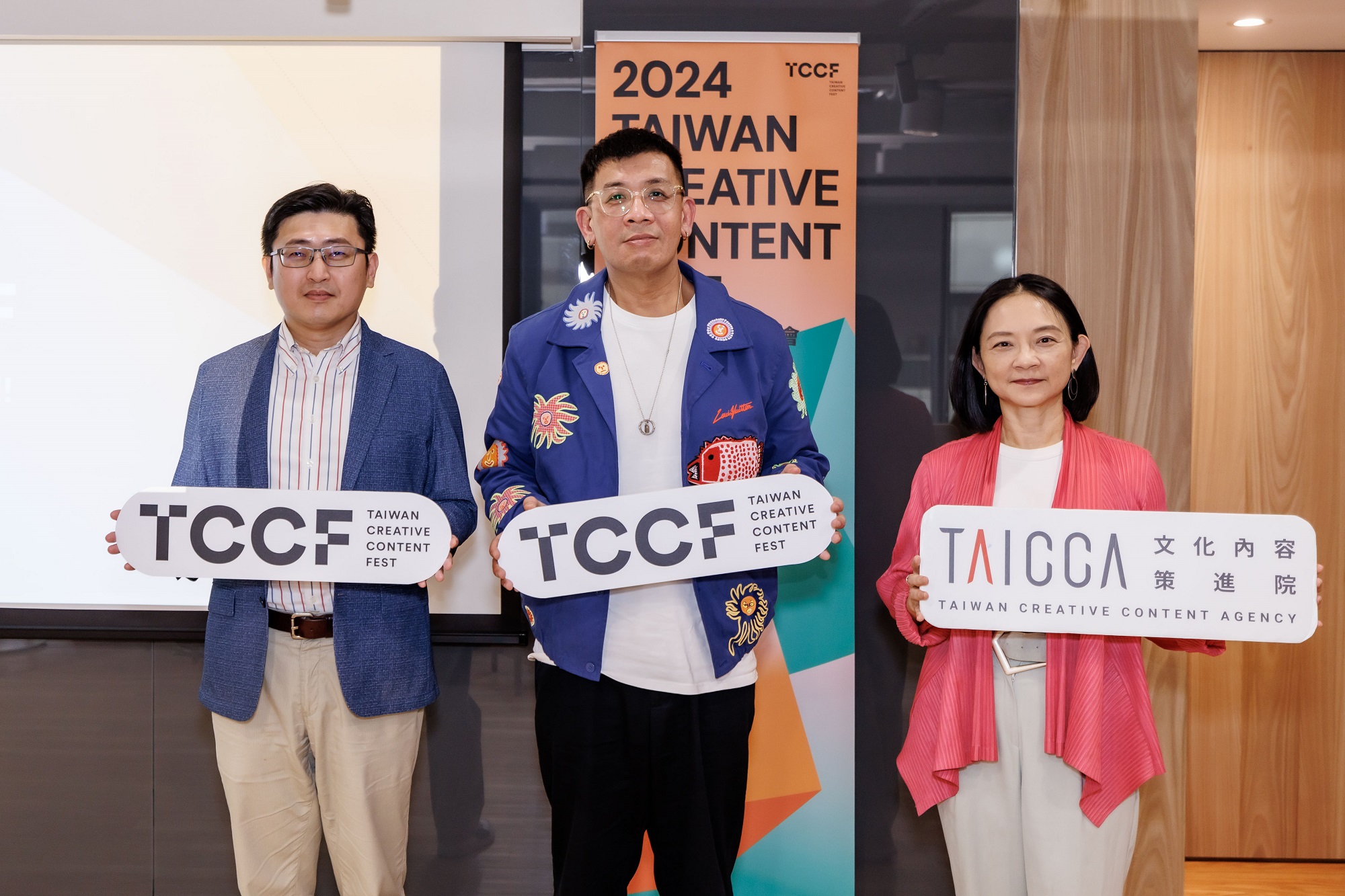 文策院董事長蔡嘉駿(中)、文策院院長盧俊偉(左)、文策院副院長張文櫻(右)出席2024TCCF媒體茶敘。(文策院提供)