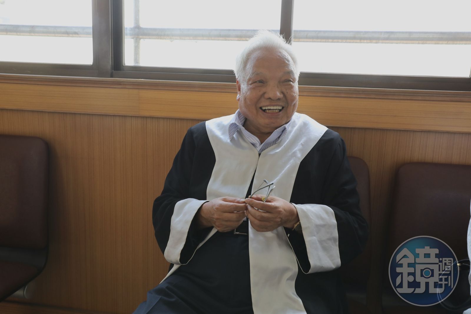 鴻海老臣戴正吳狀告鴻海集團與創辦人郭台銘,今(13)日下午開庭審理;圖為戴正吳所委託的律師林樹旺。