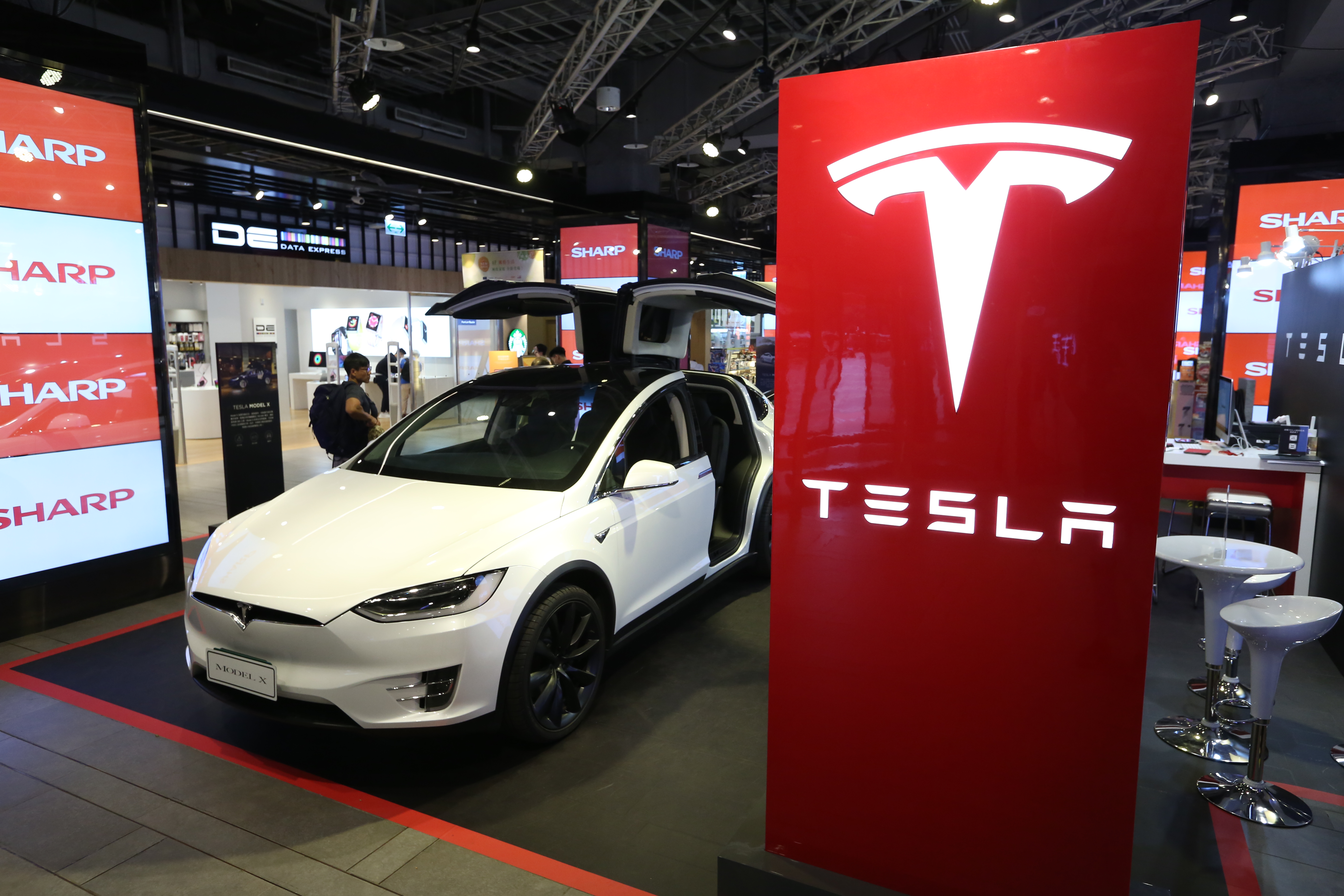 電動車龍頭Tesla成為中國新能源車廠獵殺的對象，謝金河今po文示警，「在新能源汽車市場恐怕大勢已去。」（示意圖，本刊資料照）