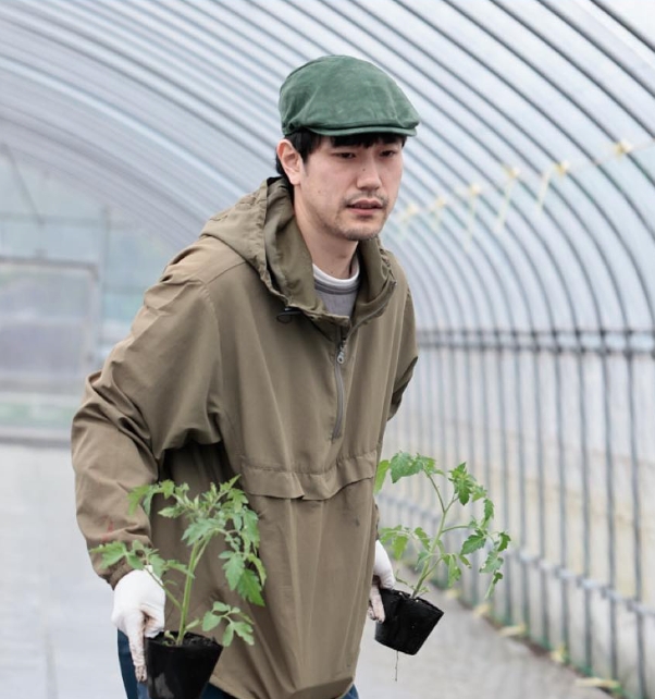 婚後帶著妻小定居北海道農村,過著自給自足的純樸生活。(翻攝自IG@momiji2022_official)