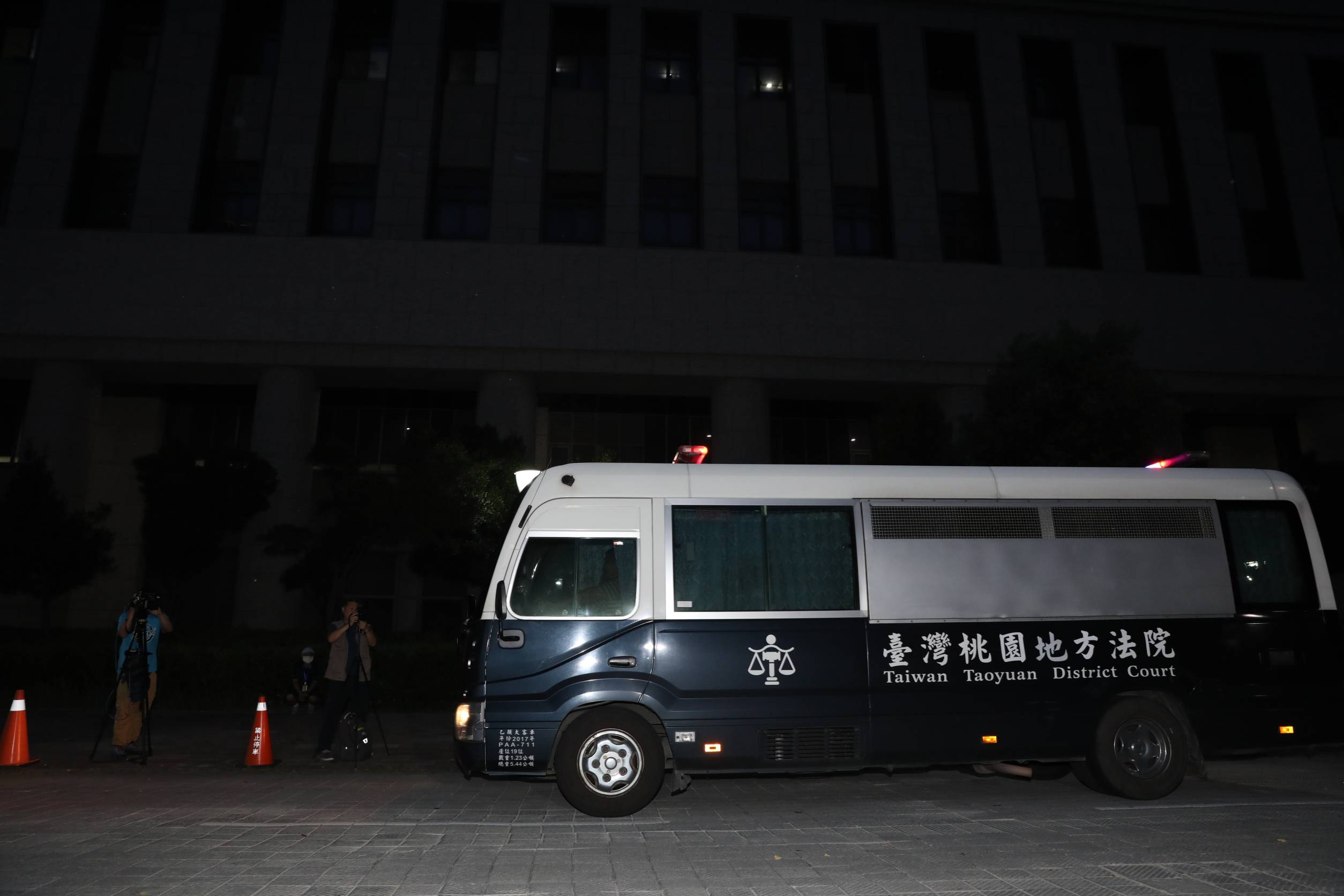 鄭文燦遭約談前就知案情並請祕書串供遭羈押禁見。