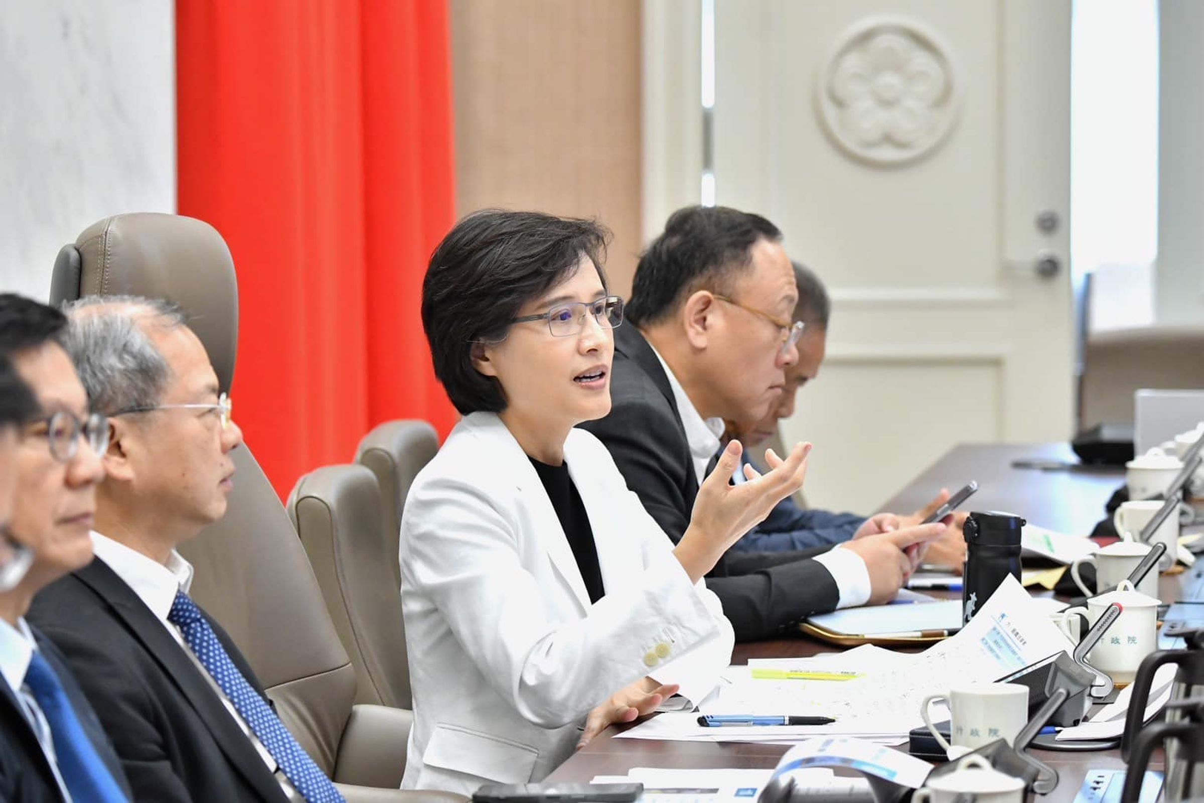 行政院副院長鄭麗君今返台，她強調美國的對等關稅「談判還要繼續進行，我們會繼續努力」。（翻攝自鄭麗君臉書）