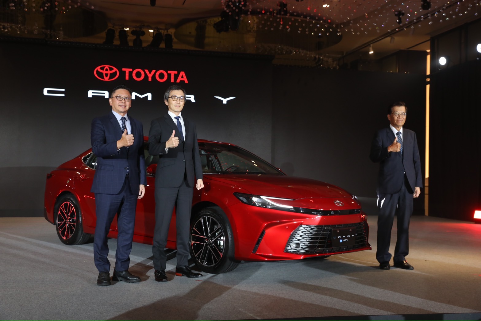 TOYOTA CAMRY全新款記者會，左起和泰汽車總經理蘇純興、日本代表太長根嘉紀、董事長黃南光。