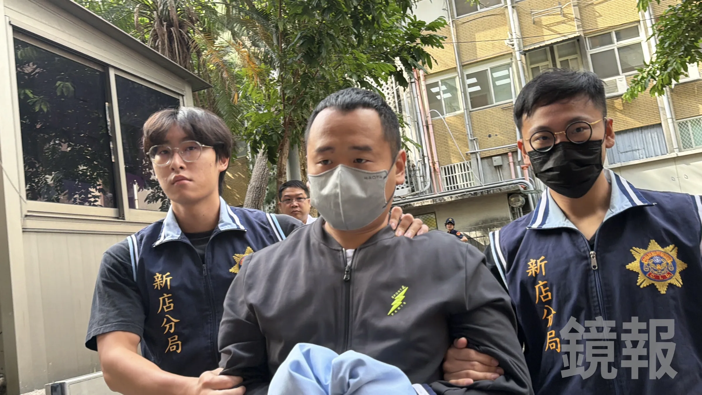 檢警昨將周煥凱拘提到案，檢察官複訊後，認為周嫌犯罪嫌疑重大，向法院聲請羈押禁見，法官昨深夜裁定羈押禁見。（鏡報馮茵攝）