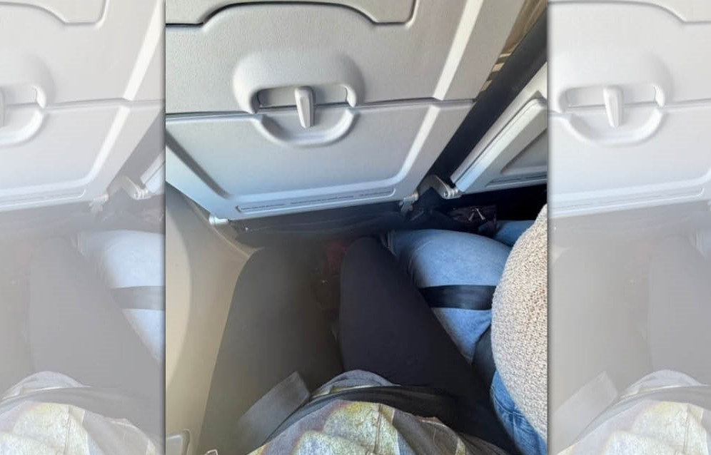 一名女乘客分享飛行途中被鄰座擠壓空間的經驗，引發對航空座位與乘客權益的熱烈討論。（翻攝自X/britsalterego）