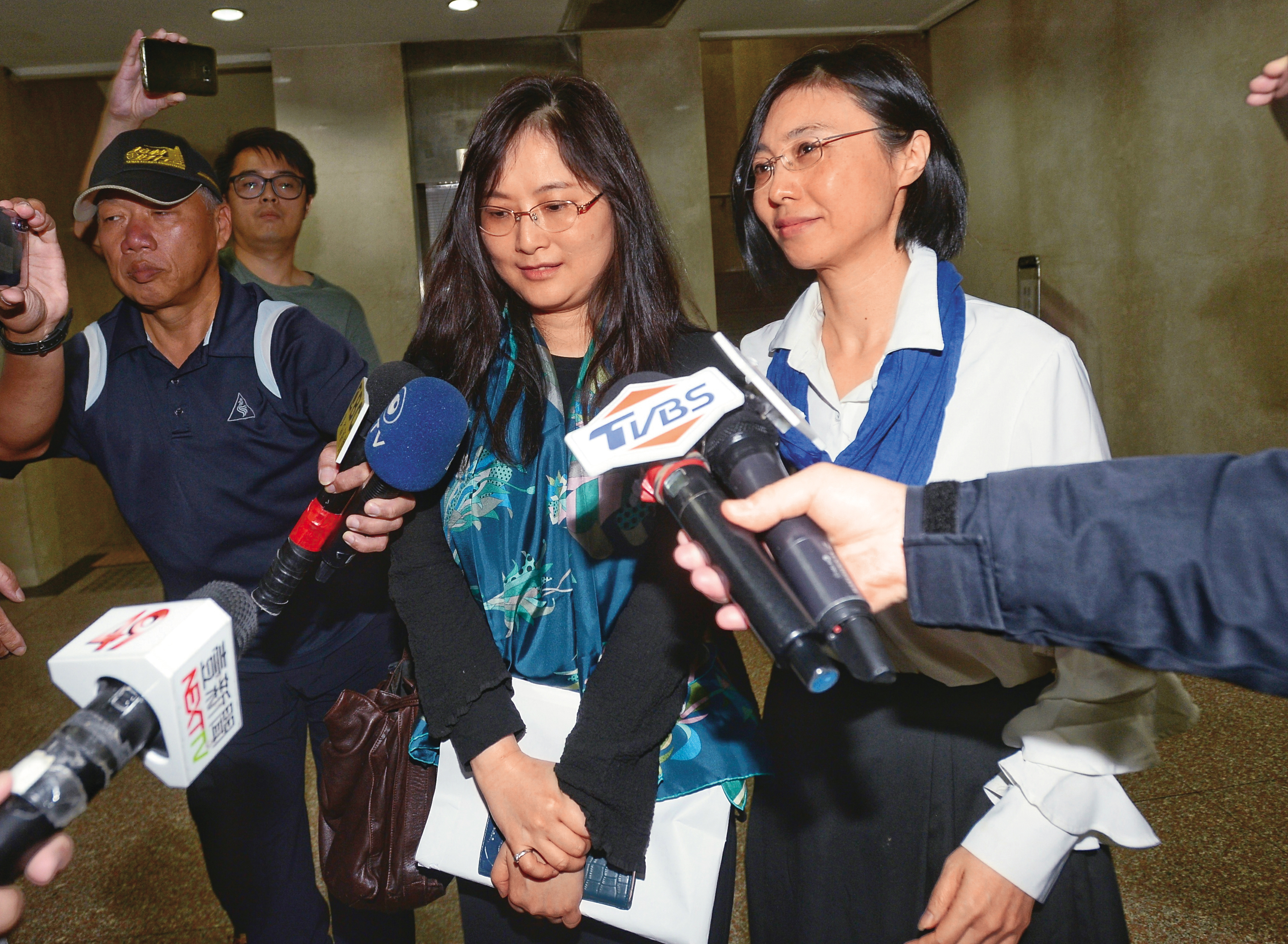 王文洋與學生呂安妮婚外情產子，雙方已在2017年分手。