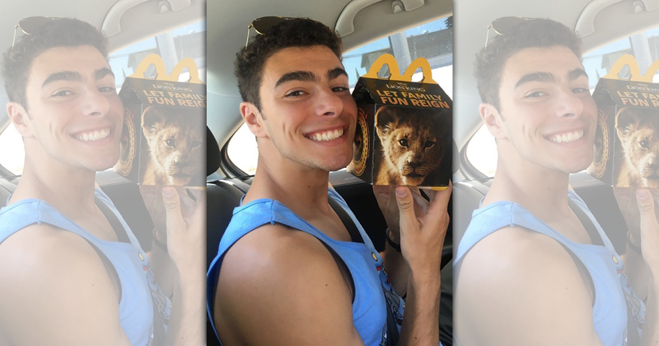 常春藤名校畢業的26歲男子曼吉昂尼（圖），涉嫌槍殺美國聯合健康保險執行長遭捕。（翻攝網路）