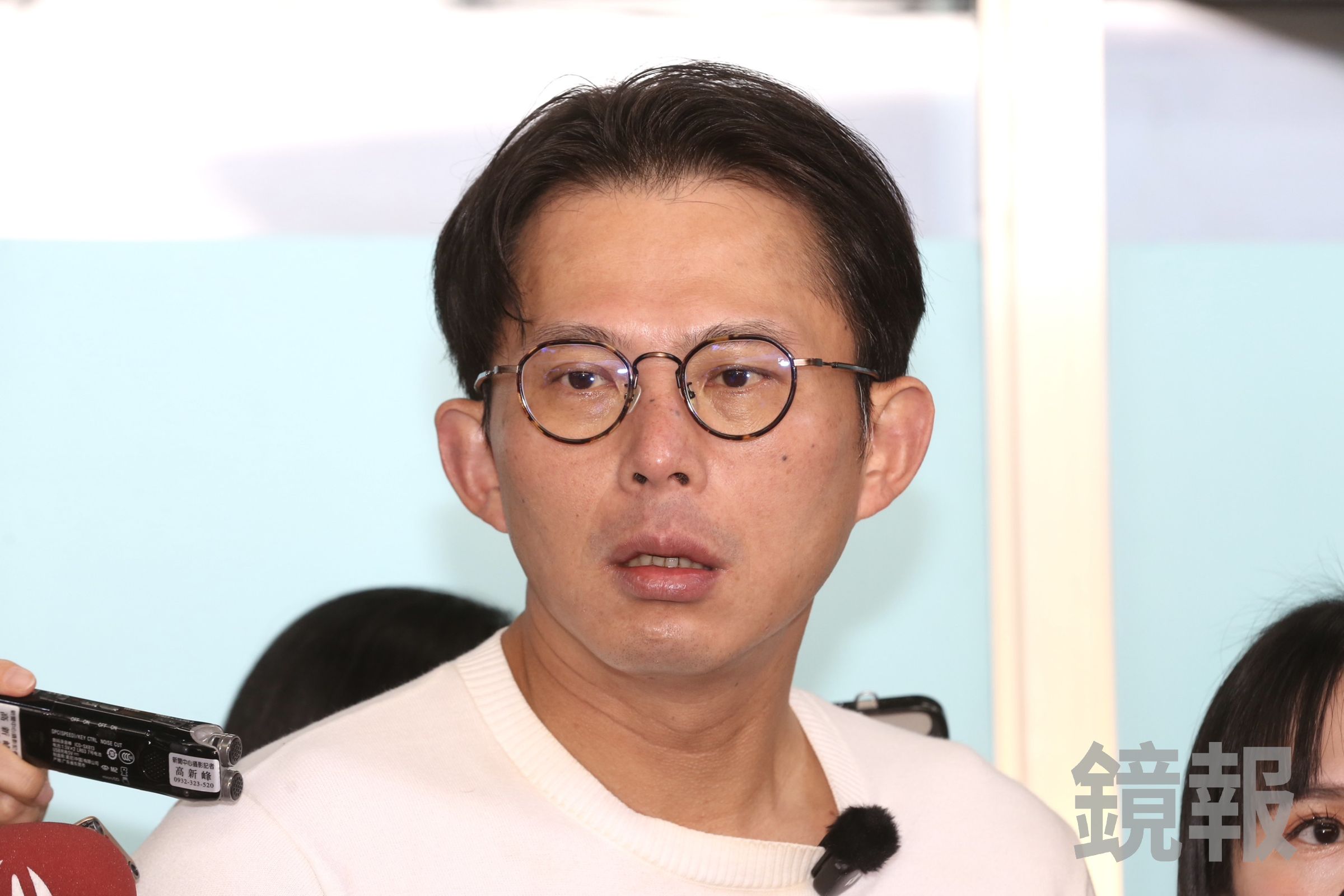 李乾龍昨透露,藍白雙方已有相當程度上的共識,近日將會有好消息。黃國昌今受訪時,他滿臉疑惑直呼「完全聽不懂他到底在說什麼。」(鏡報董孟航攝)