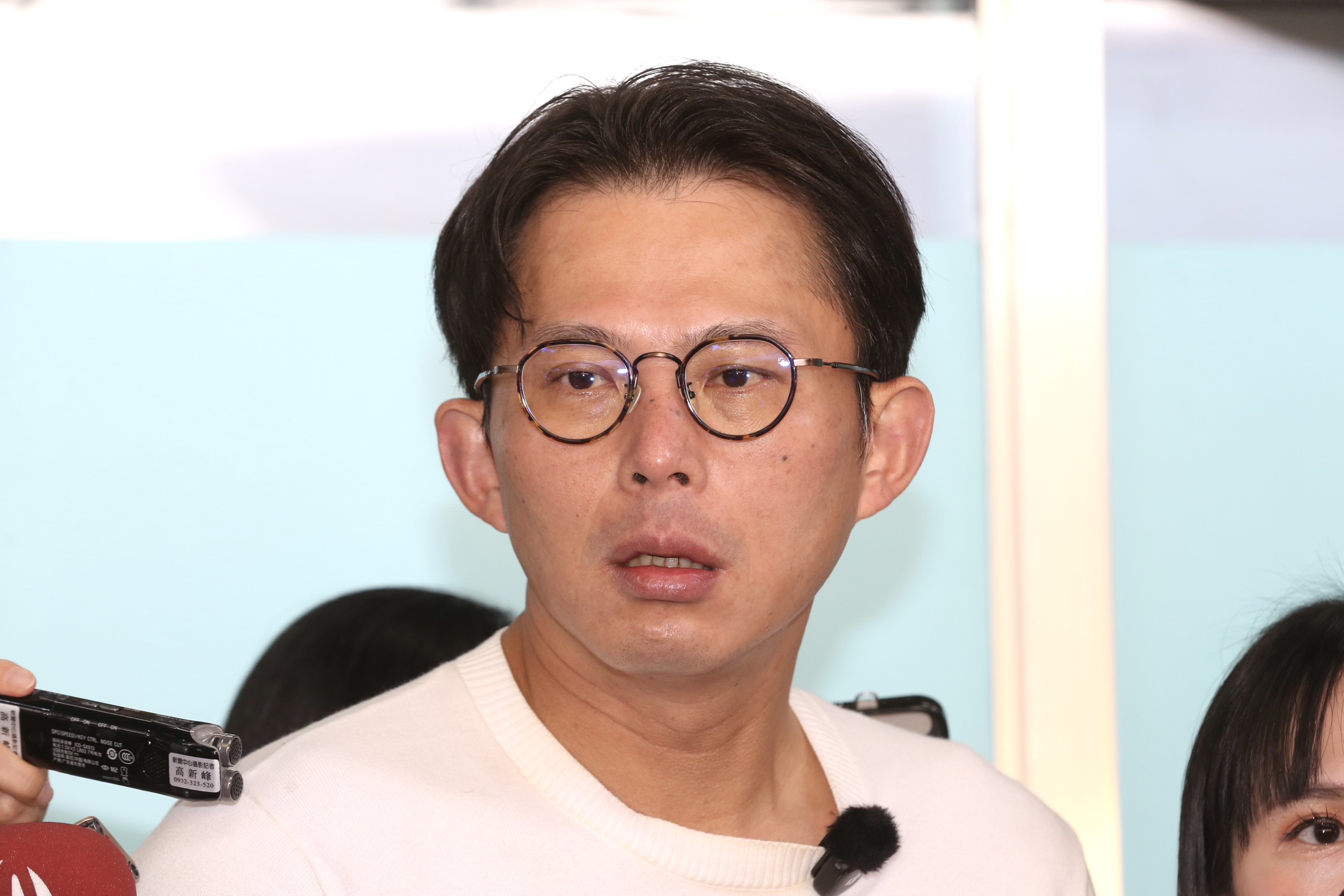 黃國昌表示,相信黃珊珊以其過去的經歷及專業,無論在任何位置都一定能發光發熱。(鏡報董孟航)