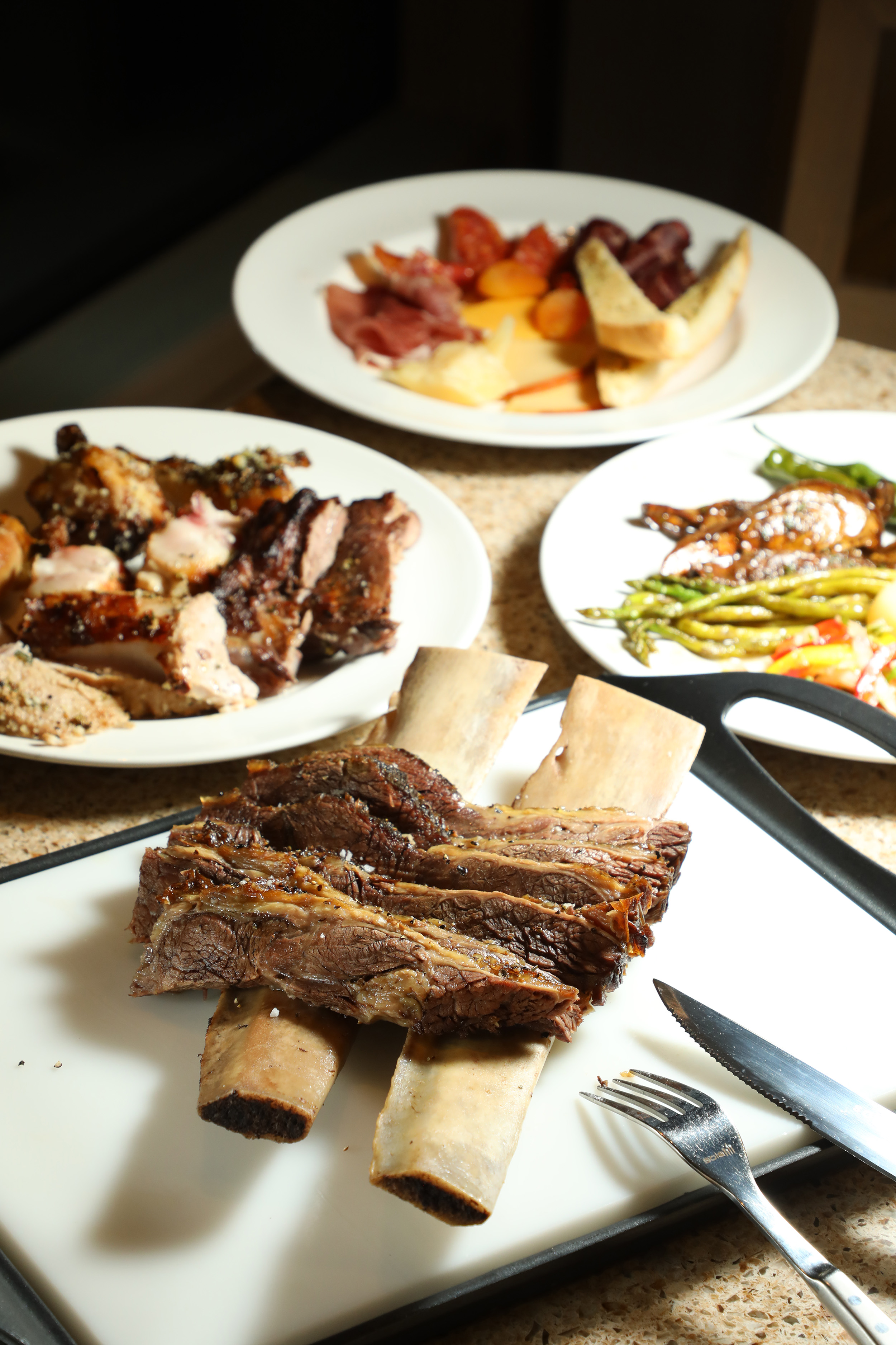 2023年8月新推出的「休哈斯卡利亞(Churrascaria)」巴西燒烤，為郵輪帶來全新的用餐體驗。（39美元/人，約NT$1,260）