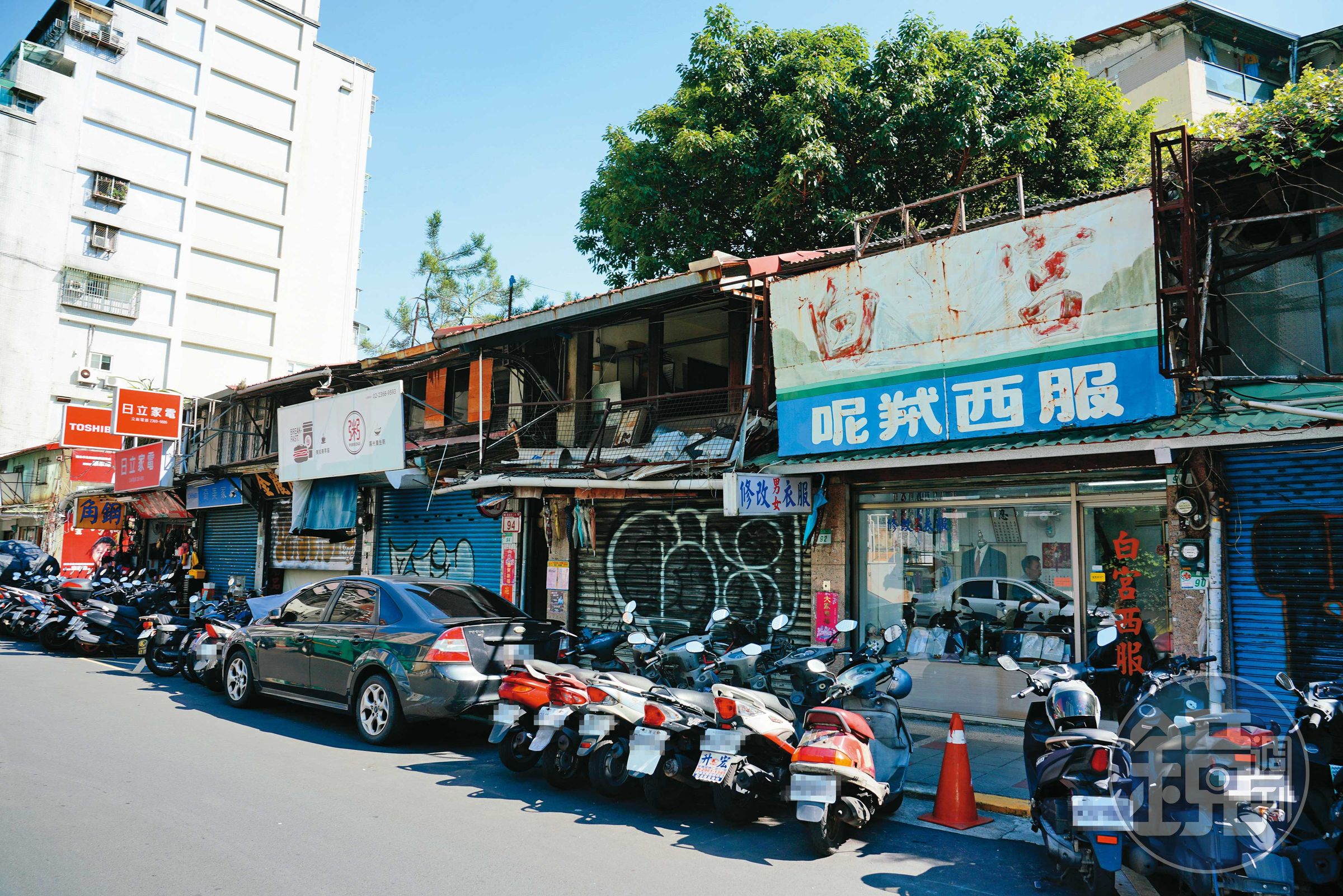 白宮呢羢西服號成立於1968年,是台灣少數僅存的訂製西裝老店。