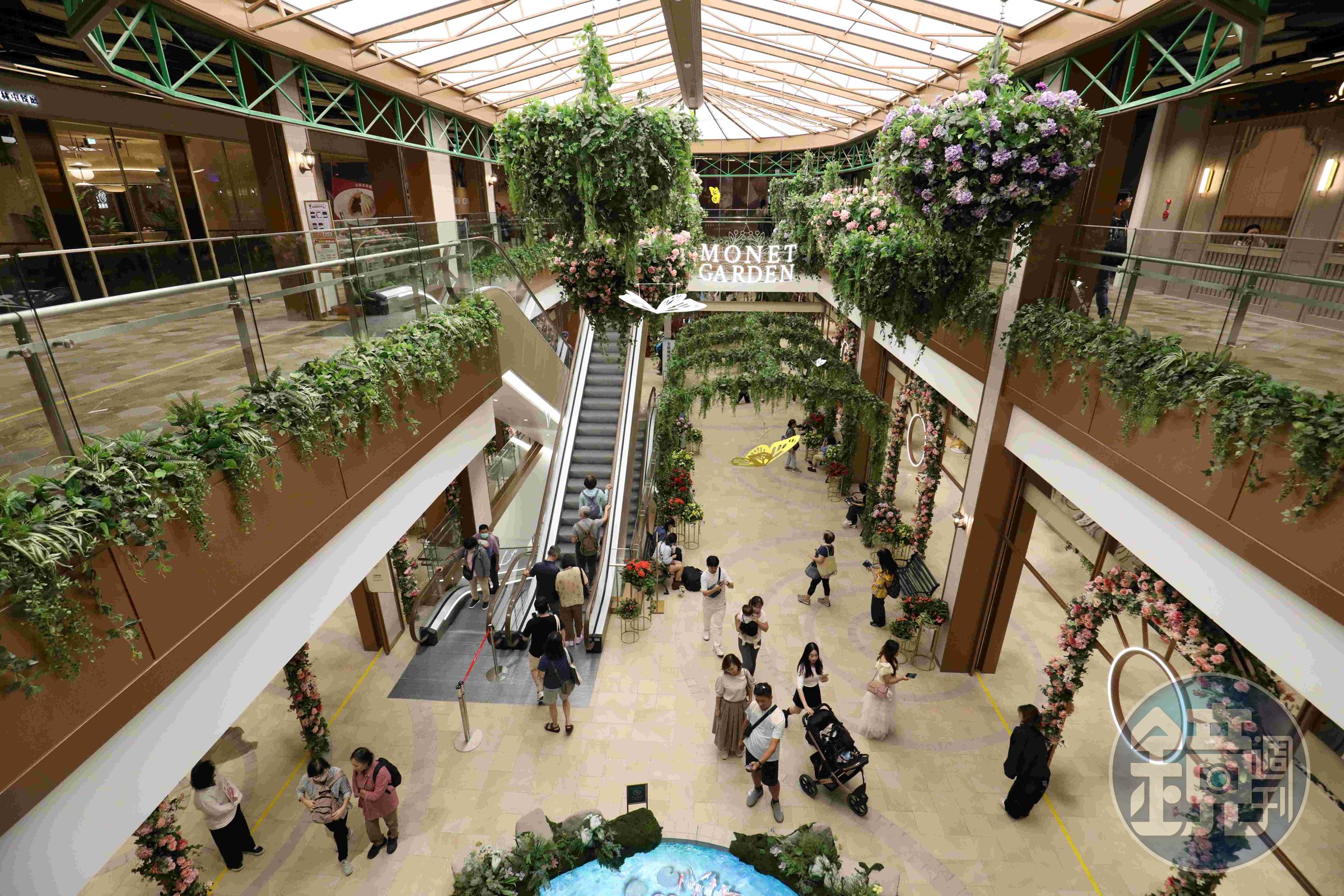 商場棟「莫內花園」的7樓有11家異國料理,8樓有11家米其林認證餐廳。