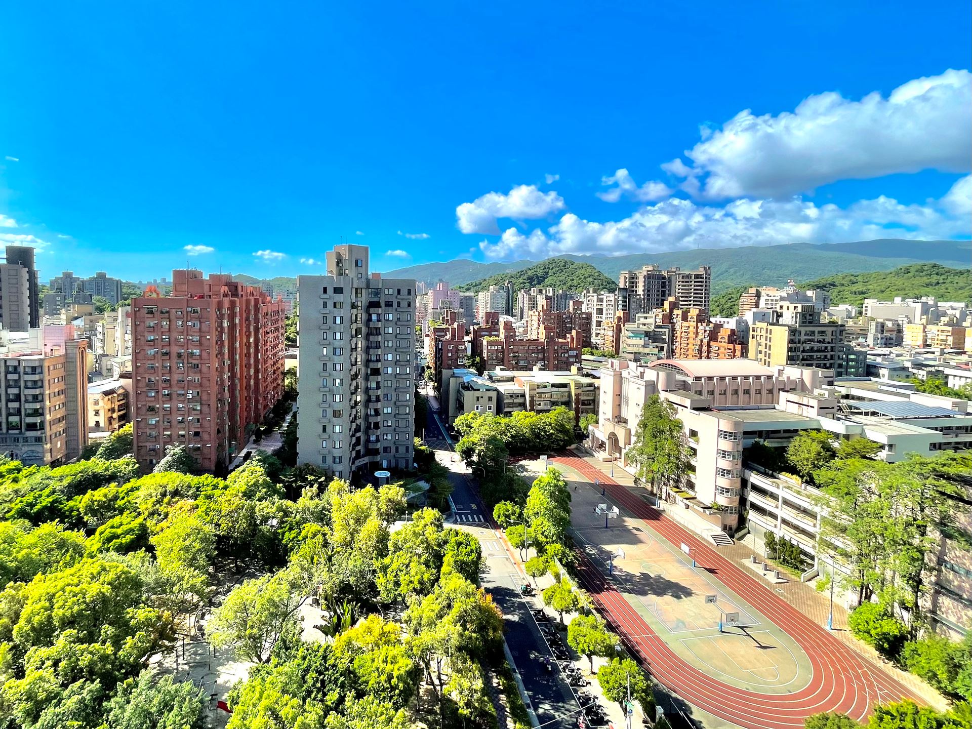 永慶統計雙北捷運周邊最多國中小的站點近一年房市表現,民權西路站不但以10所學校居冠,房市交易量也位列榜單第一。(房市示意圖)