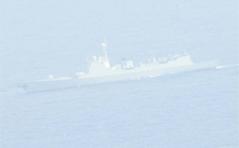國防部監控共軍旅洋2型驅逐艦畫面。（國防部提供）
