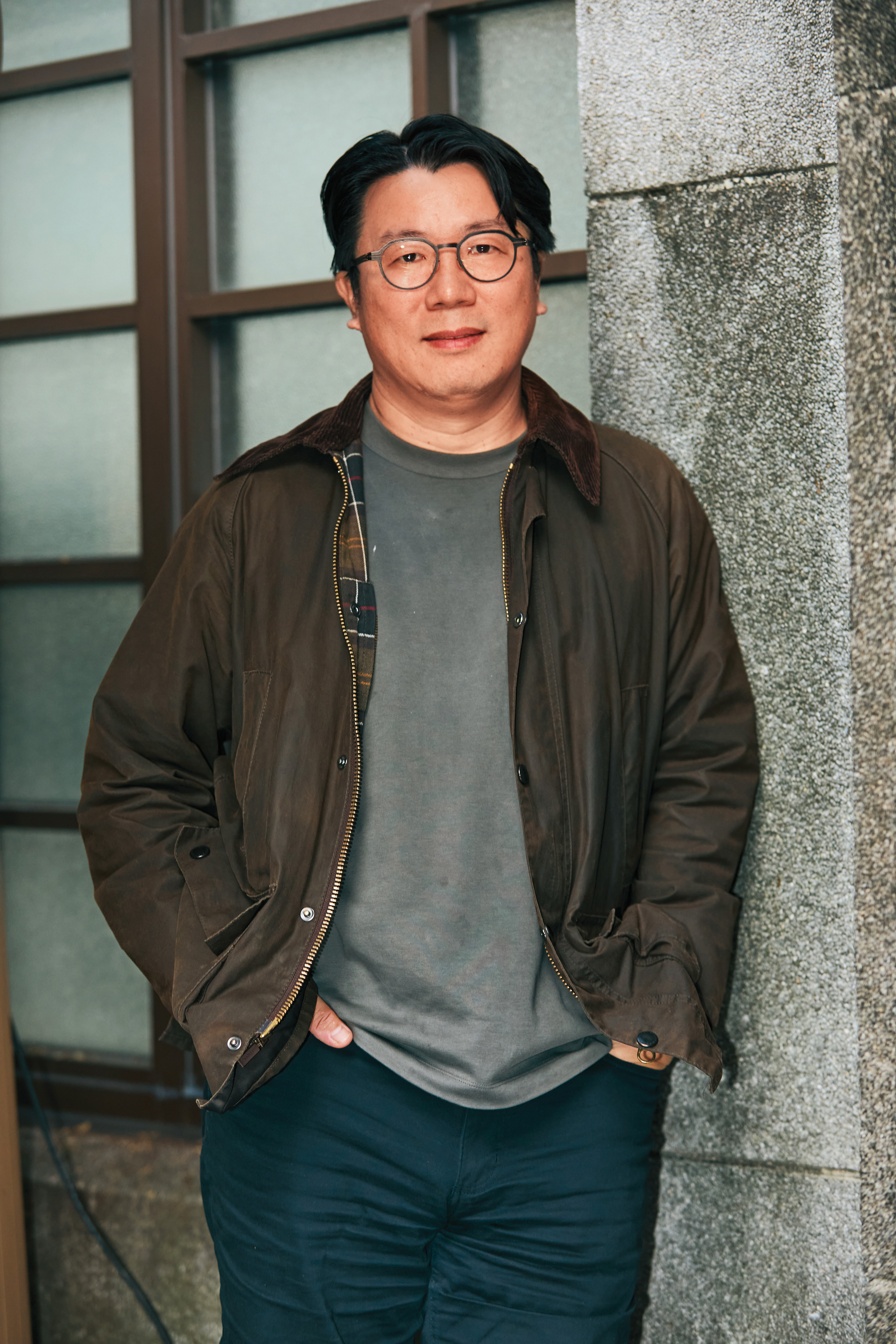 周文欽擅長人物及海洋題材，累積豐富的水下攝影經驗和專業技能。