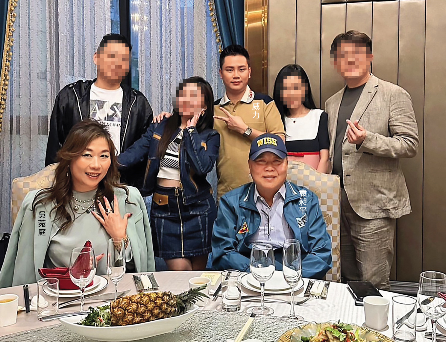 金錢豹酒店創辦人袁昶平夫妻邀威力餐敘,並向他借款上億元。(讀者提供)