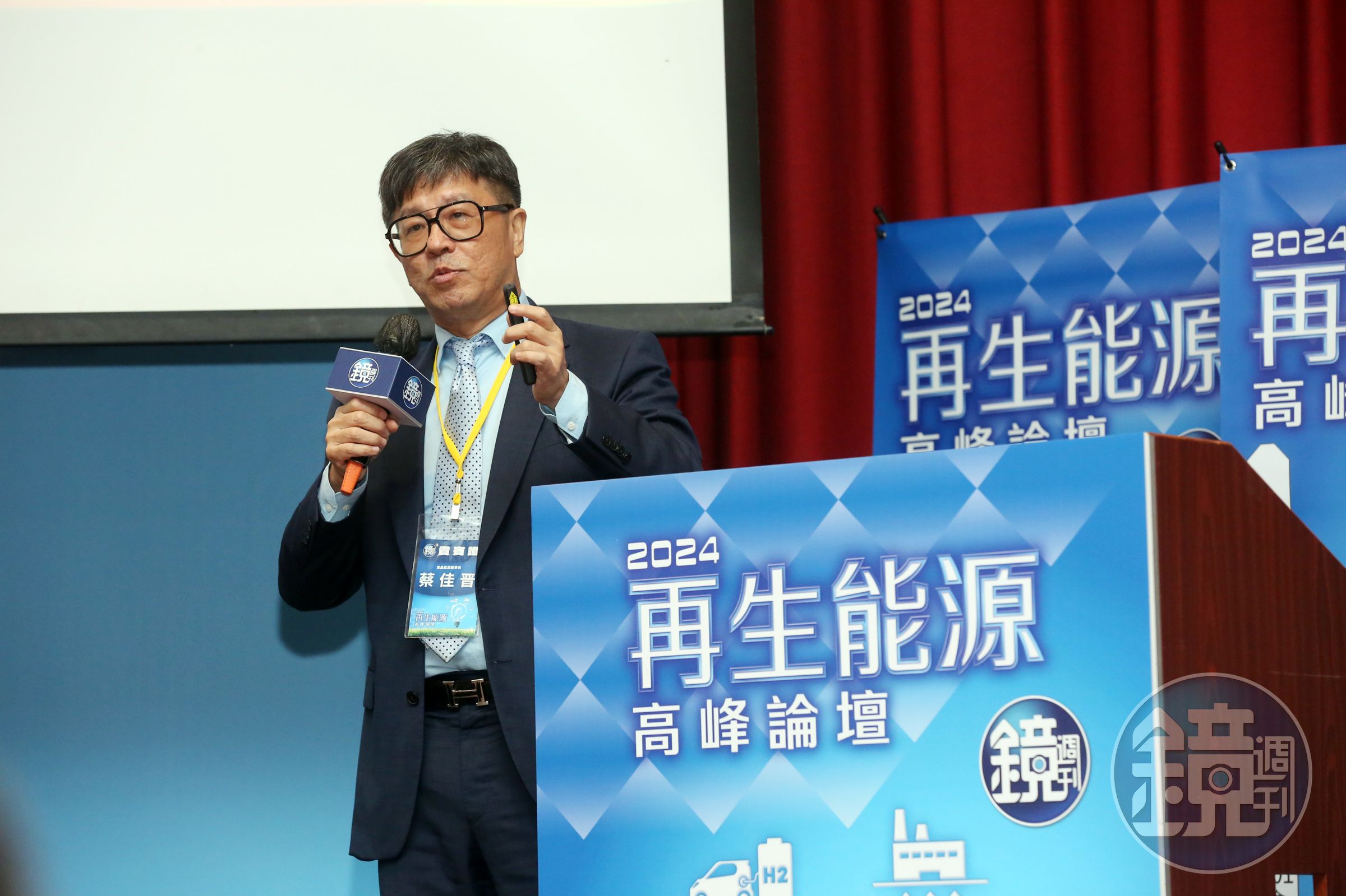 寶晶能源董事長蔡佳晋在今(14)日《鏡週刊》「2024再生能源高峰論壇」中強調，光電業者不但不會滅農，還可以透過地方創生為農民帶來轉型新契機。
