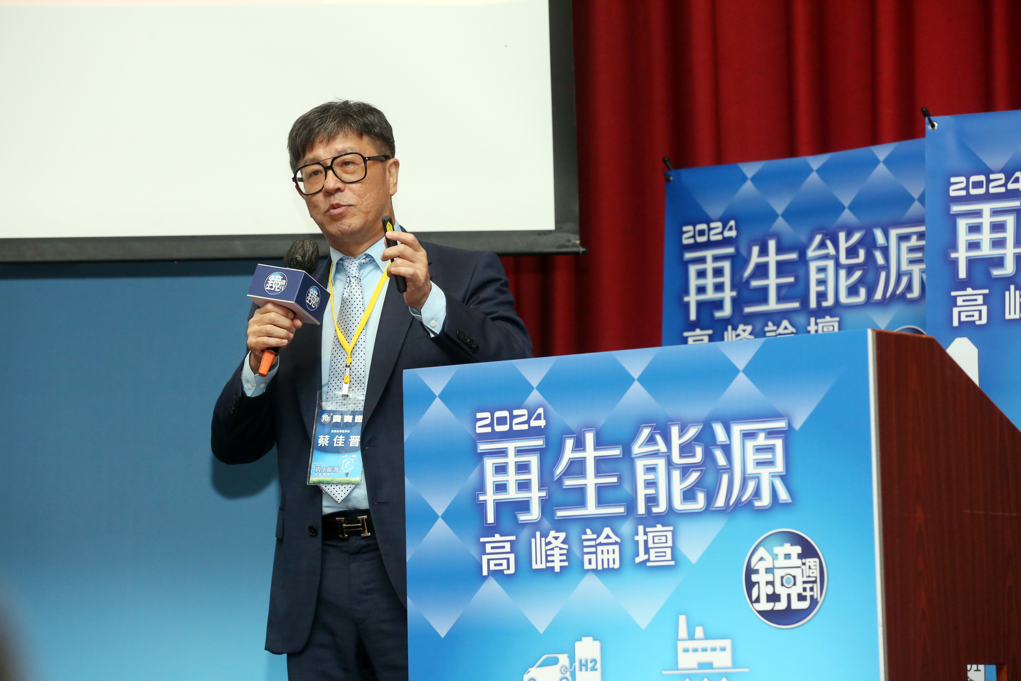 寶晶能源董事長蔡佳晋在今(14)日《鏡週刊》「2024再生能源高峰論壇」中強調，光電業者不但不會滅農，還可以透過地方創生為農民帶來轉型新契機。