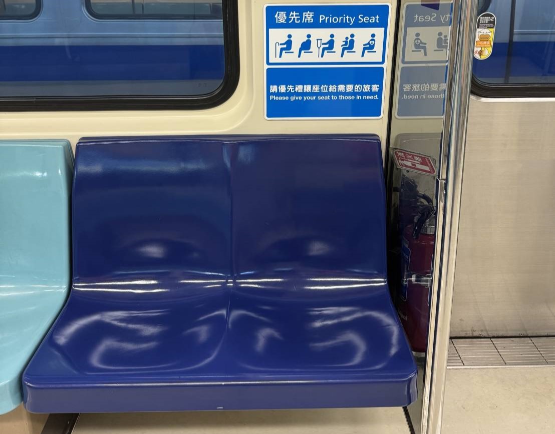 北捷驚傳有男子突然在車廂內噴射嘔吐，波及周遭無辜乘客。（示意圖，北捷提供）