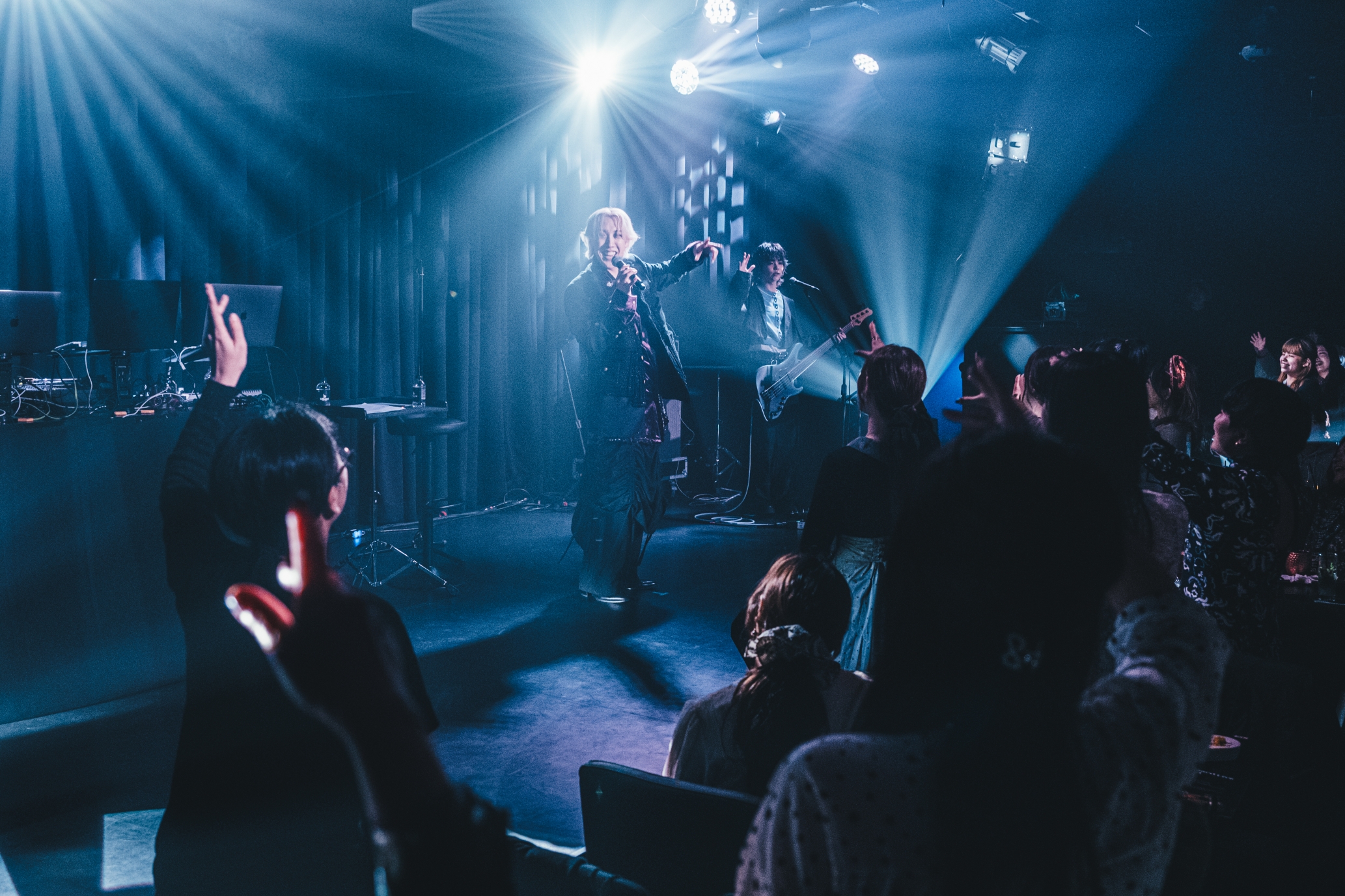 日本實力派創作歌手Aile The Shota熱愛音樂與舞蹈，表演充滿魅力。（Billboard Live Taipei提供）
