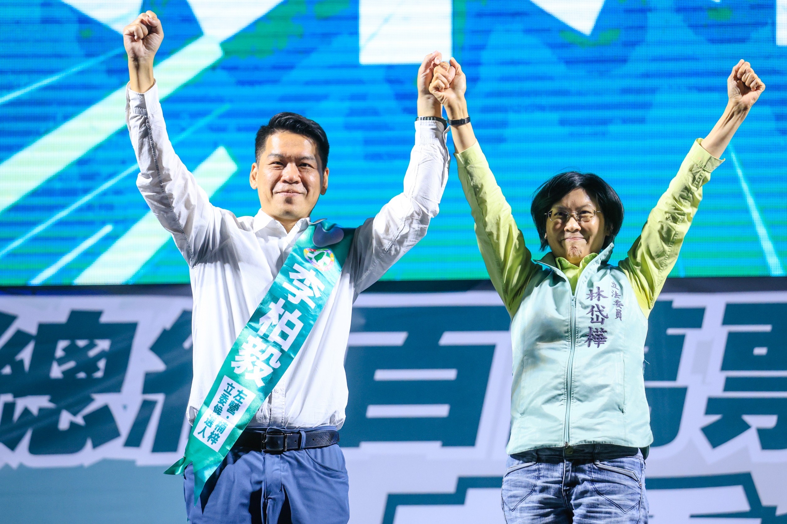 高雄民進黨立委參選人李柏毅昨競選總部成立大會上，立委林岱樺助講三嗆國民黨。（林岱樺服務處）