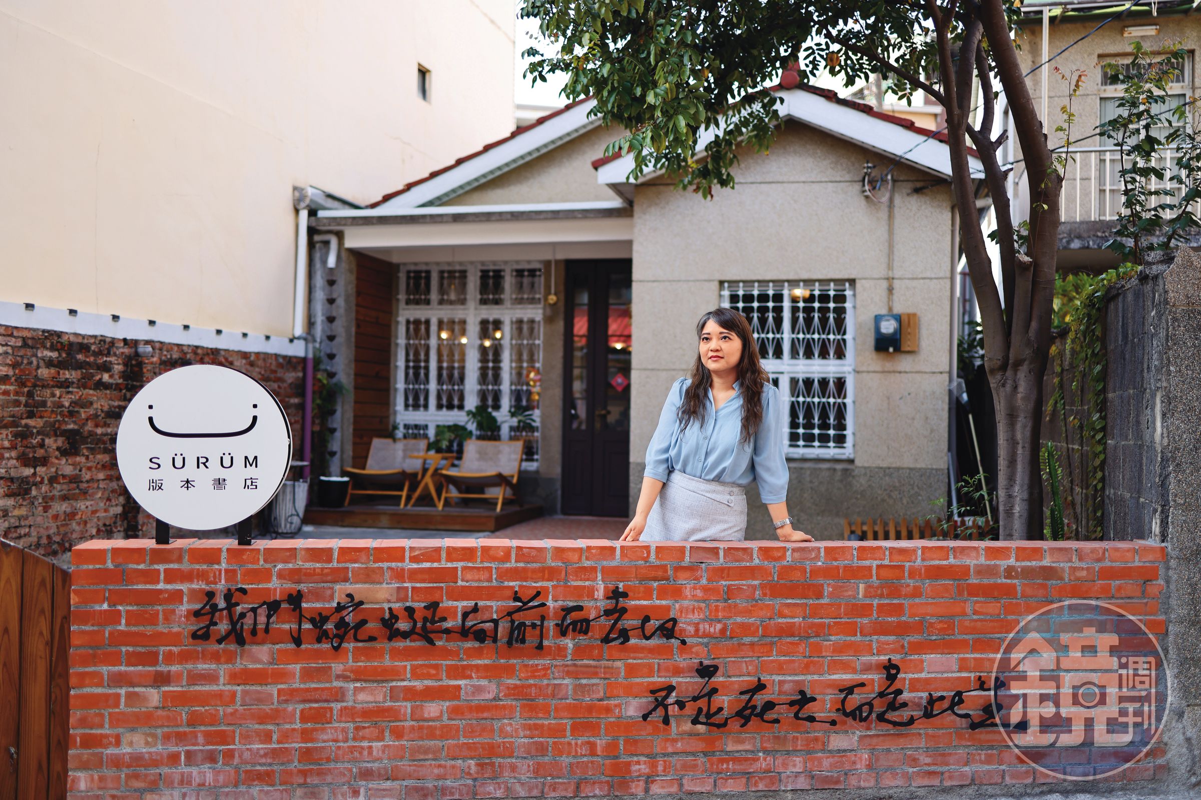 2023年底,謝宛婷在台南北區開設版本書店,希望讓民眾在白色巨塔外,也有機會接觸討論生死難題。