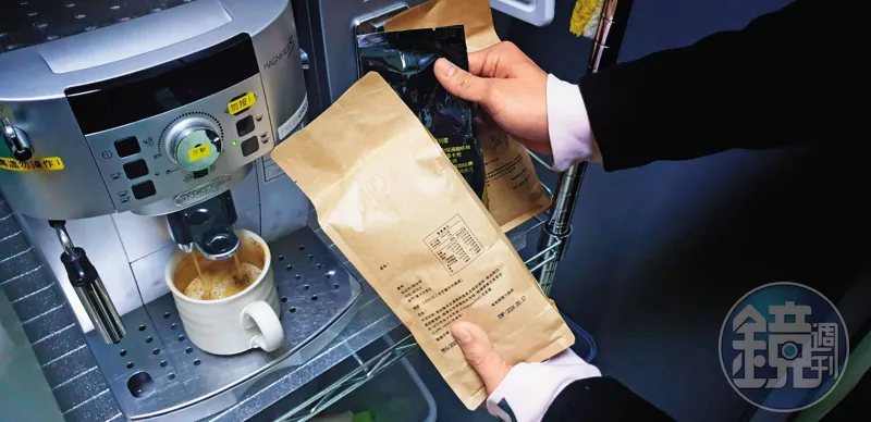 李伯道被控把家中即將過期的咖啡豆拿到辦公室換公費買的新鮮咖啡豆，涉及貪汙。（示意圖）
