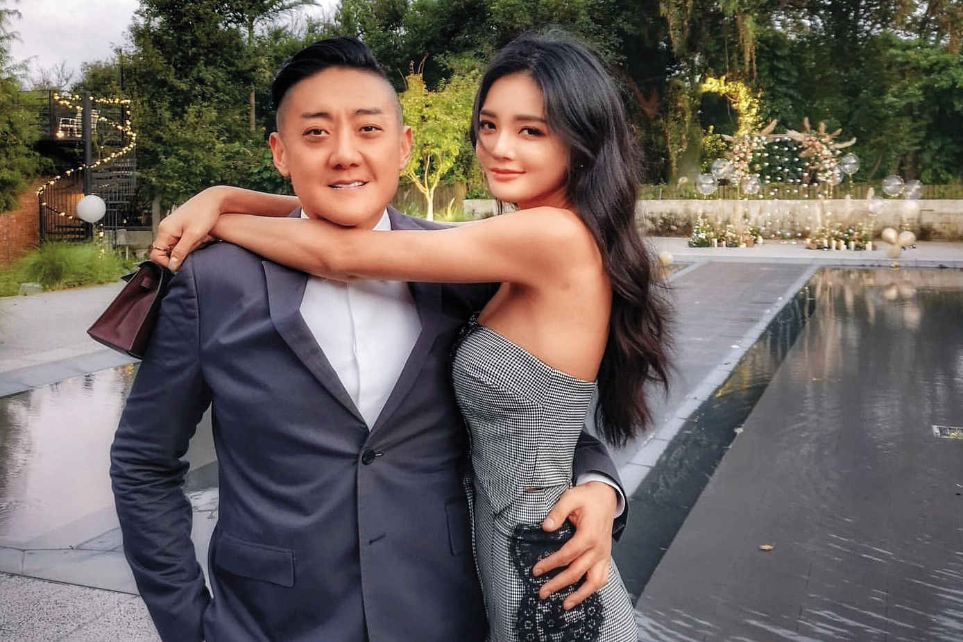 2019年，夏天倫帶著夏黃廉盈一同出席婚禮，感情看起來仍相當好。（翻攝自夏黃廉盈IG）