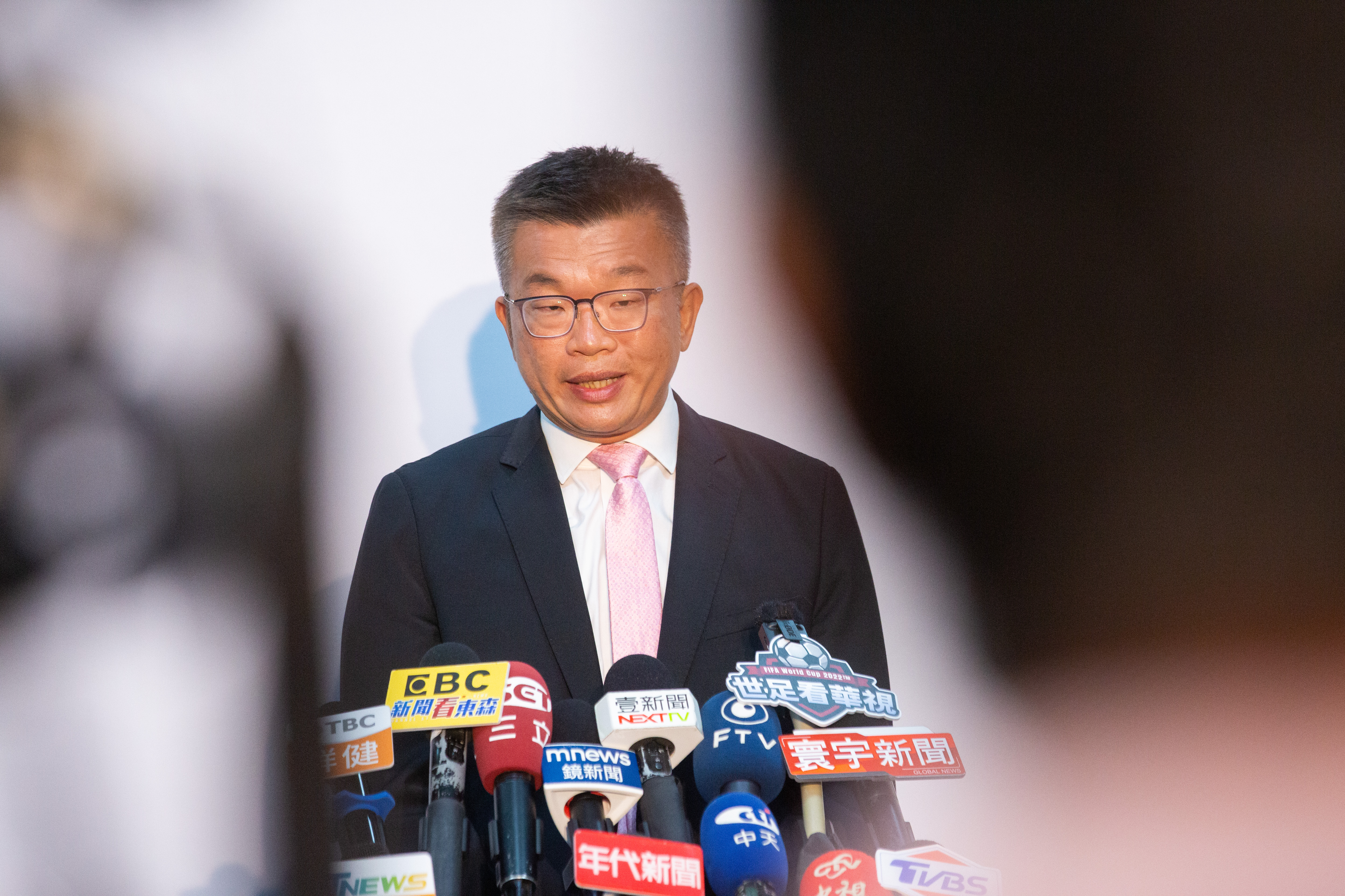 世界棒球12強昨晚台灣迎戰古巴，大巨蛋又發生漏水，害中職會長蔡其昌要換位子觀賽。（本刊資料照）