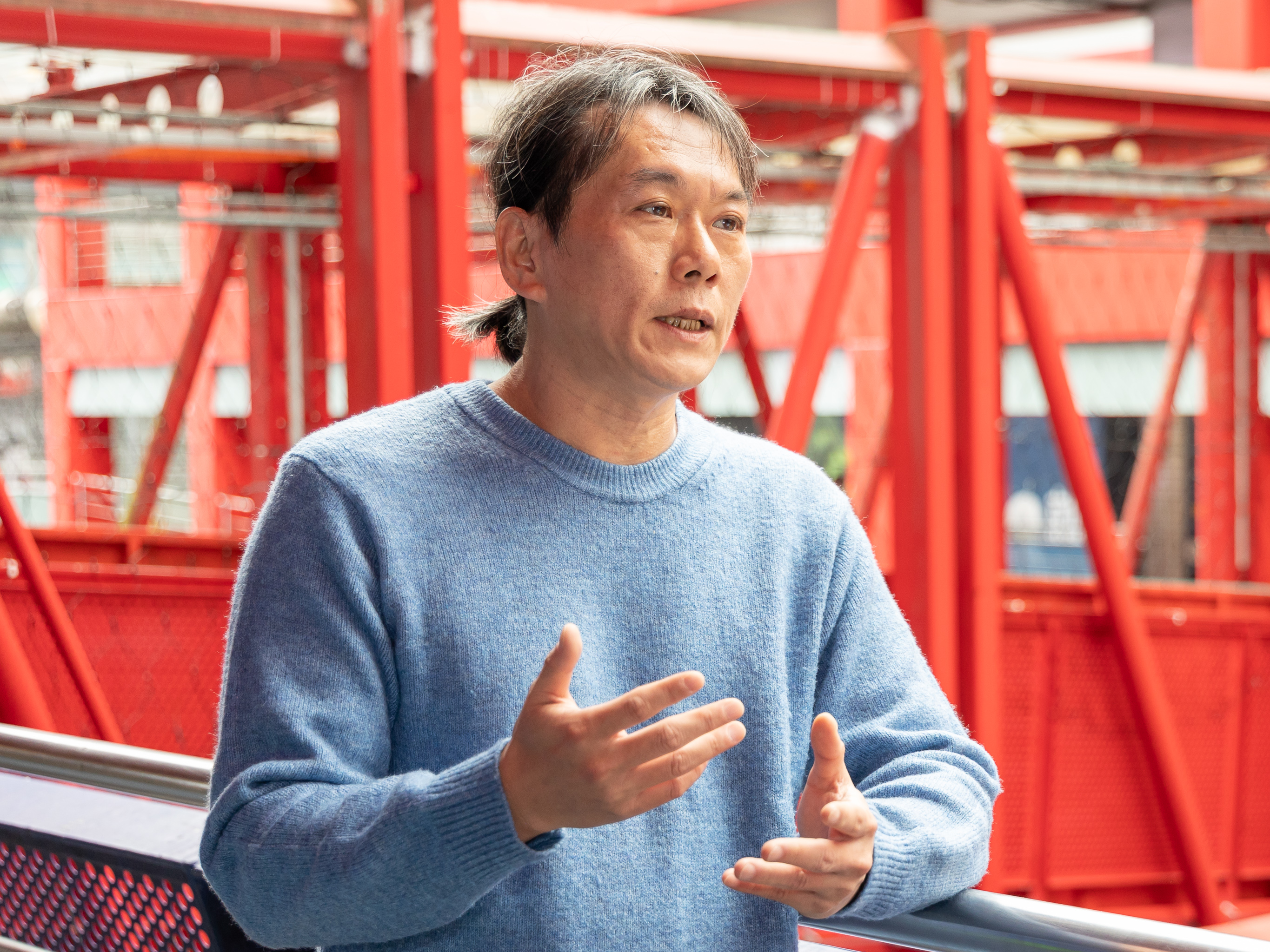 導演林明謙是曾寶儀交往多年的男友,2人此次首度攜手合作,林明謙承認這件事對他相當困難。(双喜提供)