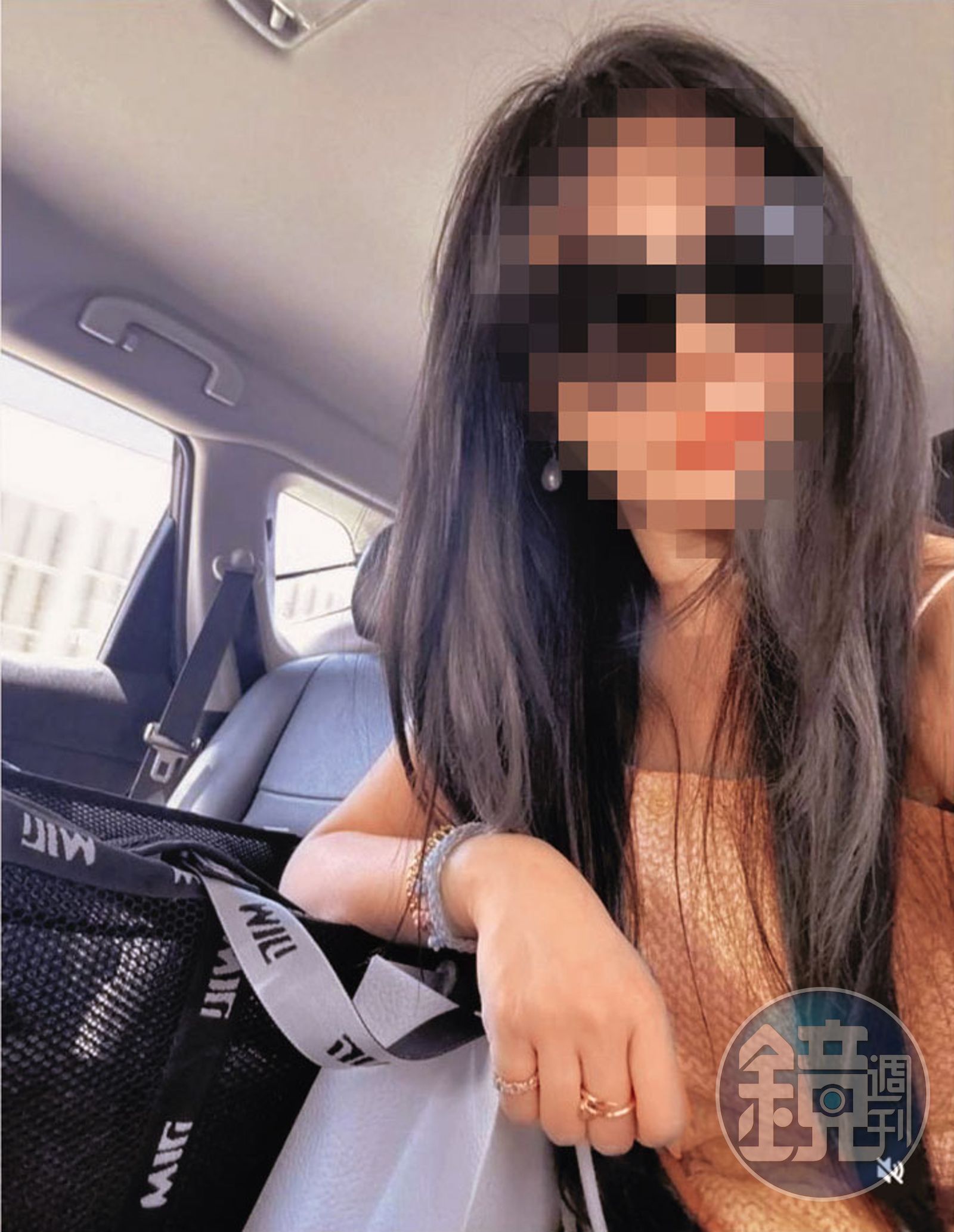 殷碩韓的小四（圖）去年底帶寵物看診，被殷搭上，開始交往。（讀者提供）