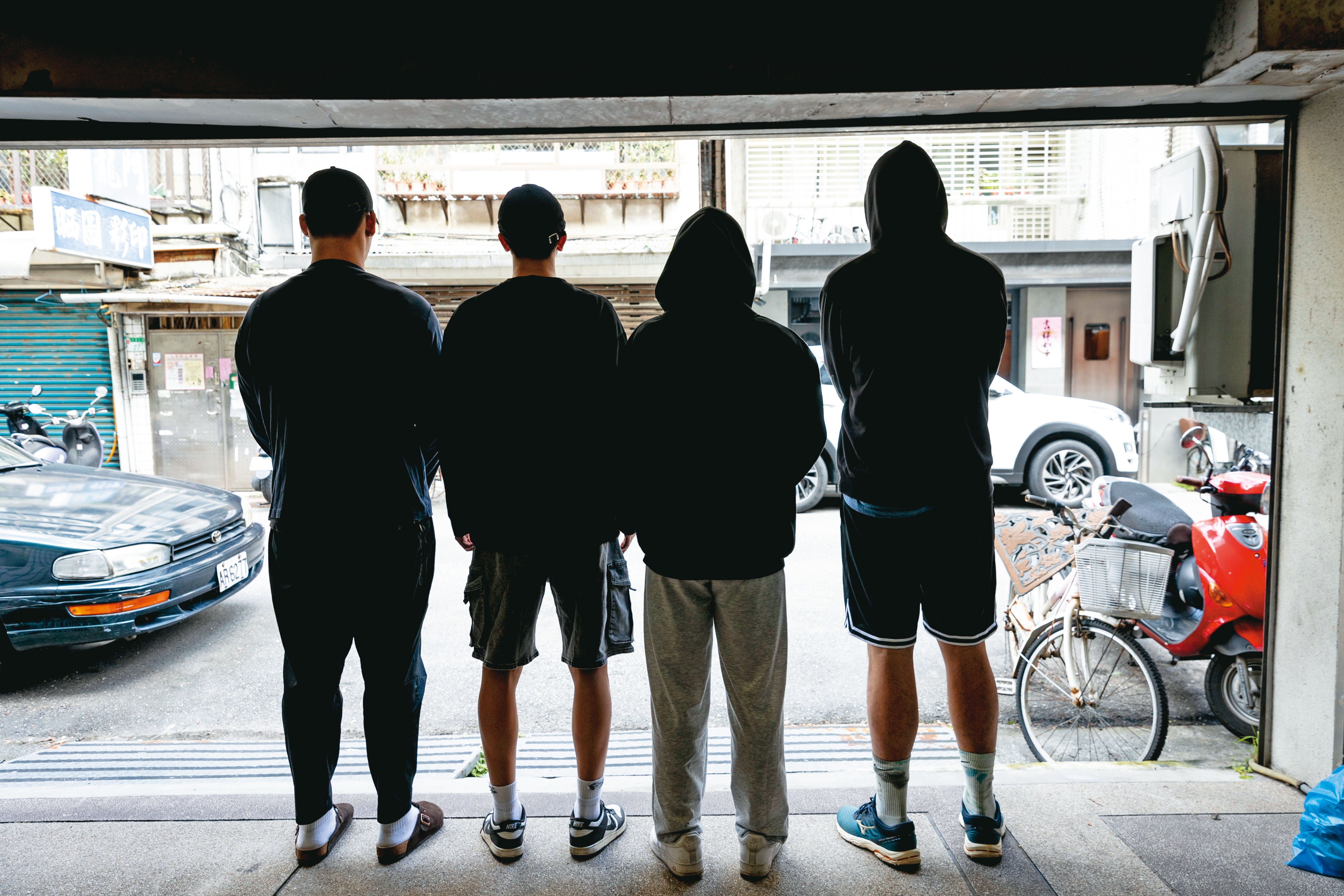 多名開南高中籃球隊員指控球隊領隊邵之雋對他們辱罵、霸凌。