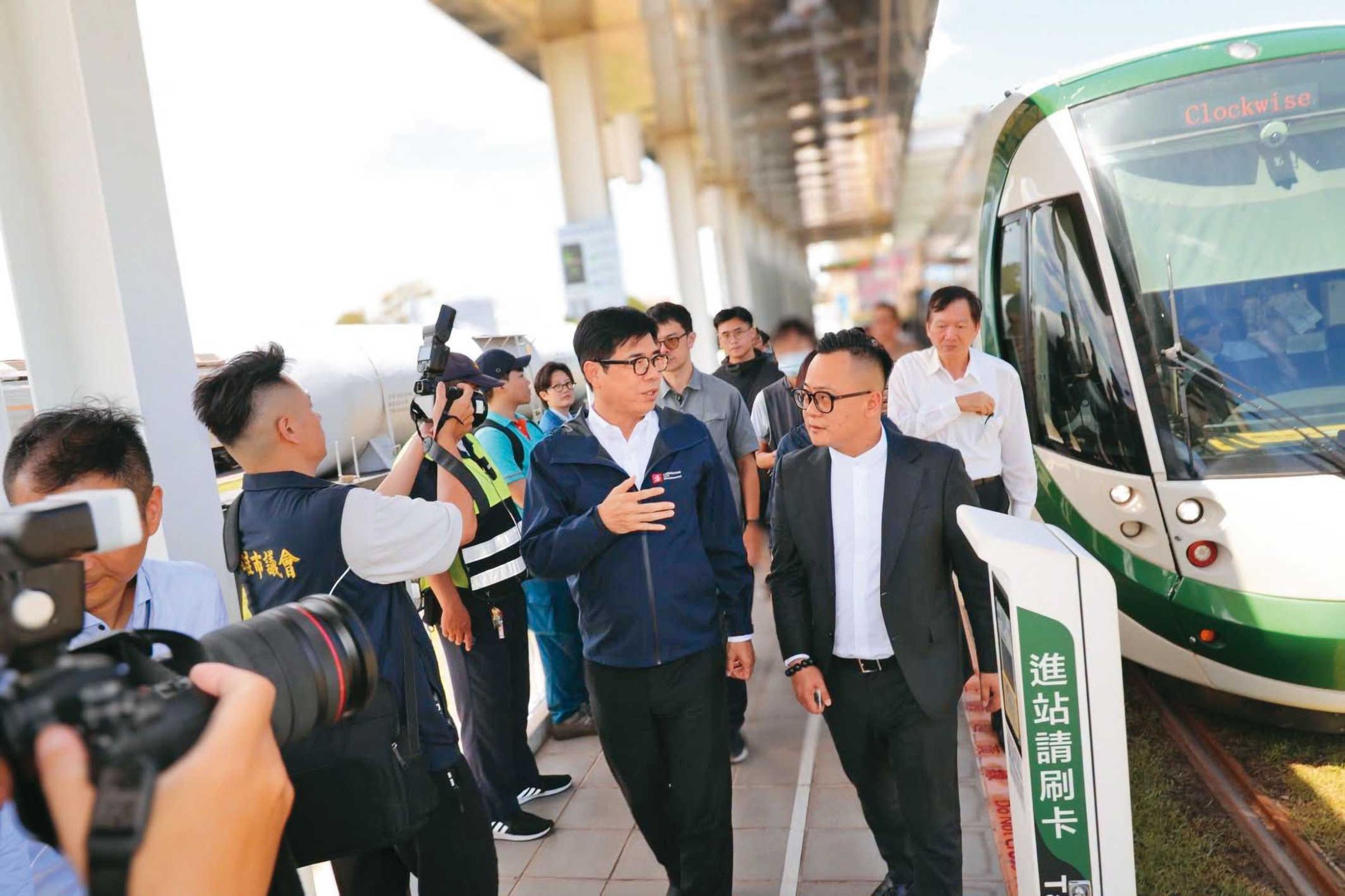 童子瑋7月率隊前往高雄請益,考察高雄港灣建設與都市轉型經驗。(翻攝童子瑋臉書)