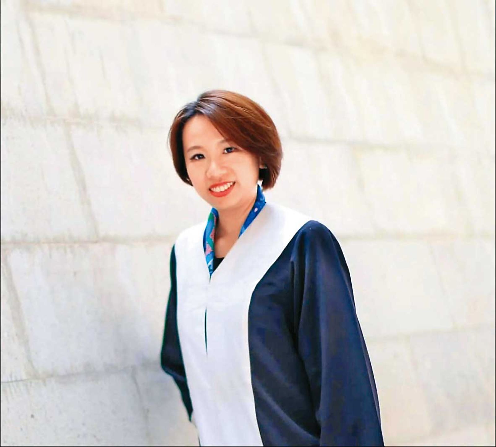 律師陳昱瑄（圖）等人藉仲介BNT疫苗，向慈濟基金會詐得逾10億元。（翻攝陳昱瑄臉書）