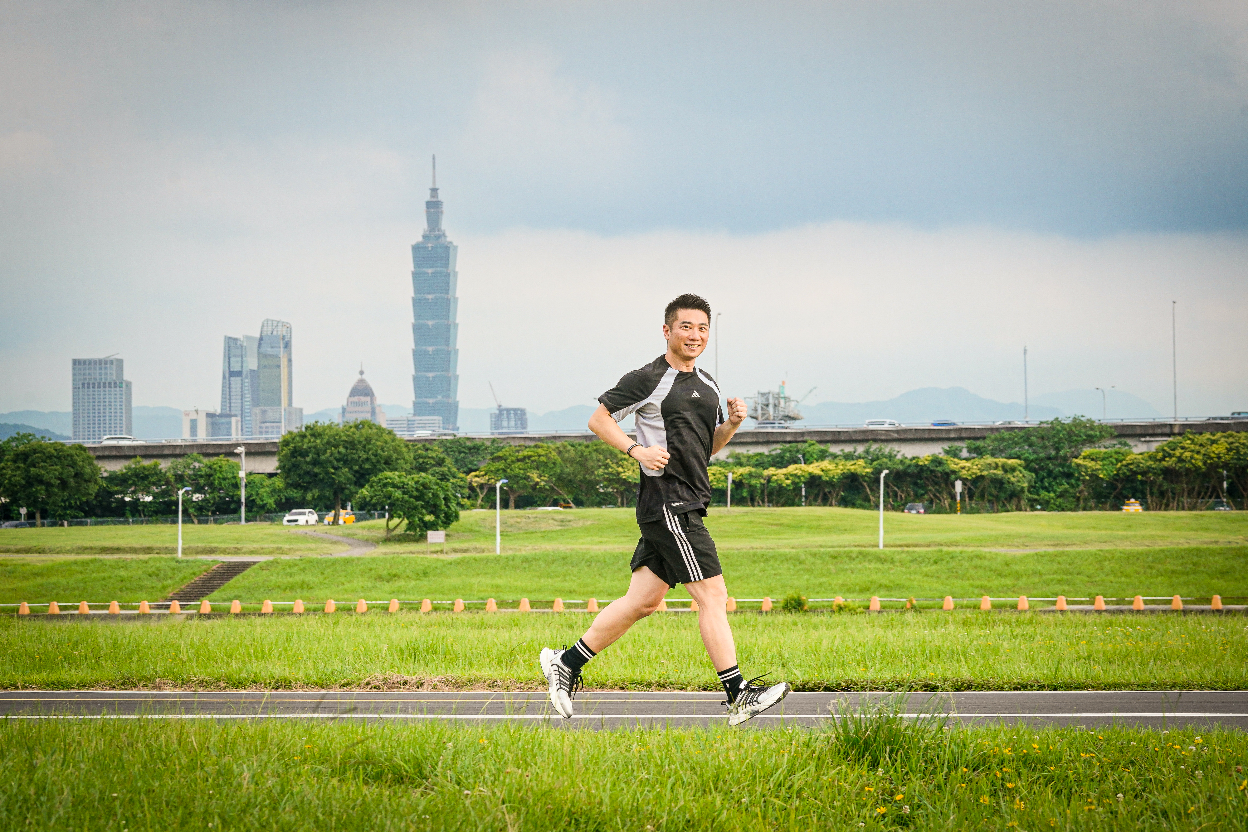 陳威良用543選股法篩出強勢股,讓獲利奔跑,存股變飆股。