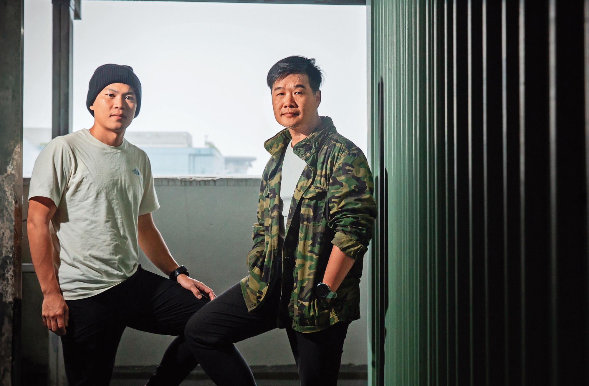 導演楊守義(右)與周青(左),繼《透視內幕:棲蘭秘境馬拉松》後,再度攜手完成《赤心巔峰》。