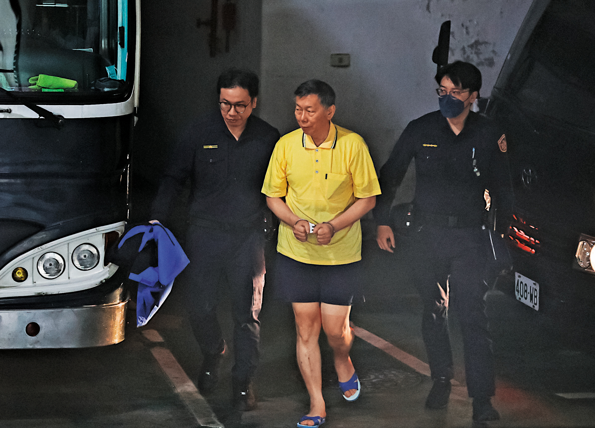 民眾黨主席柯文哲因黃珊珊等舊屬未被約談及許芷瑜通緝，遭聲請延押。