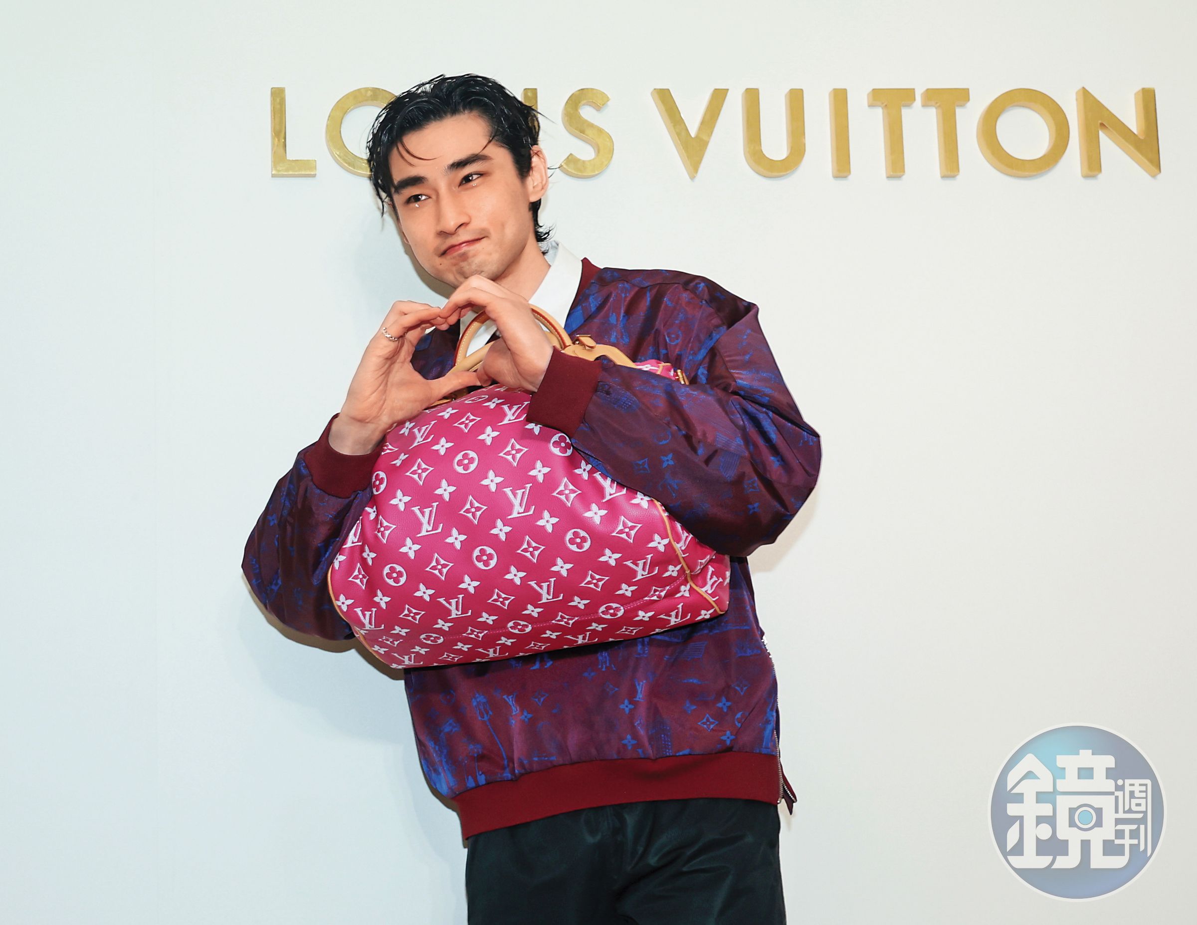 章廣辰現身LV新店開幕派對，好想當他懷裡的那咖包…