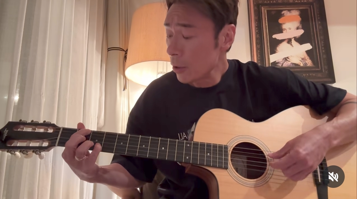 這些年許志安開始學樂器，包括鋼琴與吉他，也嘗試音樂創作，自我增值。（翻攝自許志安IG）