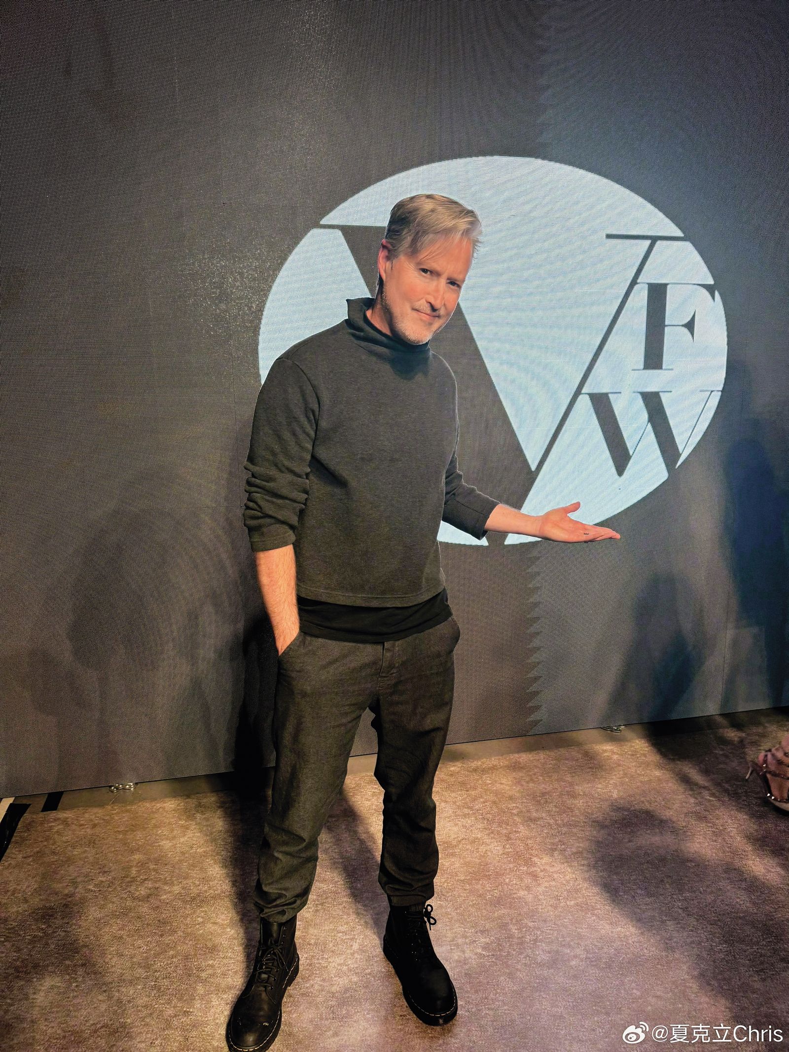 昔日暖爸形象遭私生活爆料重創，捲入不倫與裸照風波，雖以身體狀況反擊，仍難挽一落千丈的輿論觀感。（夏克立微博）