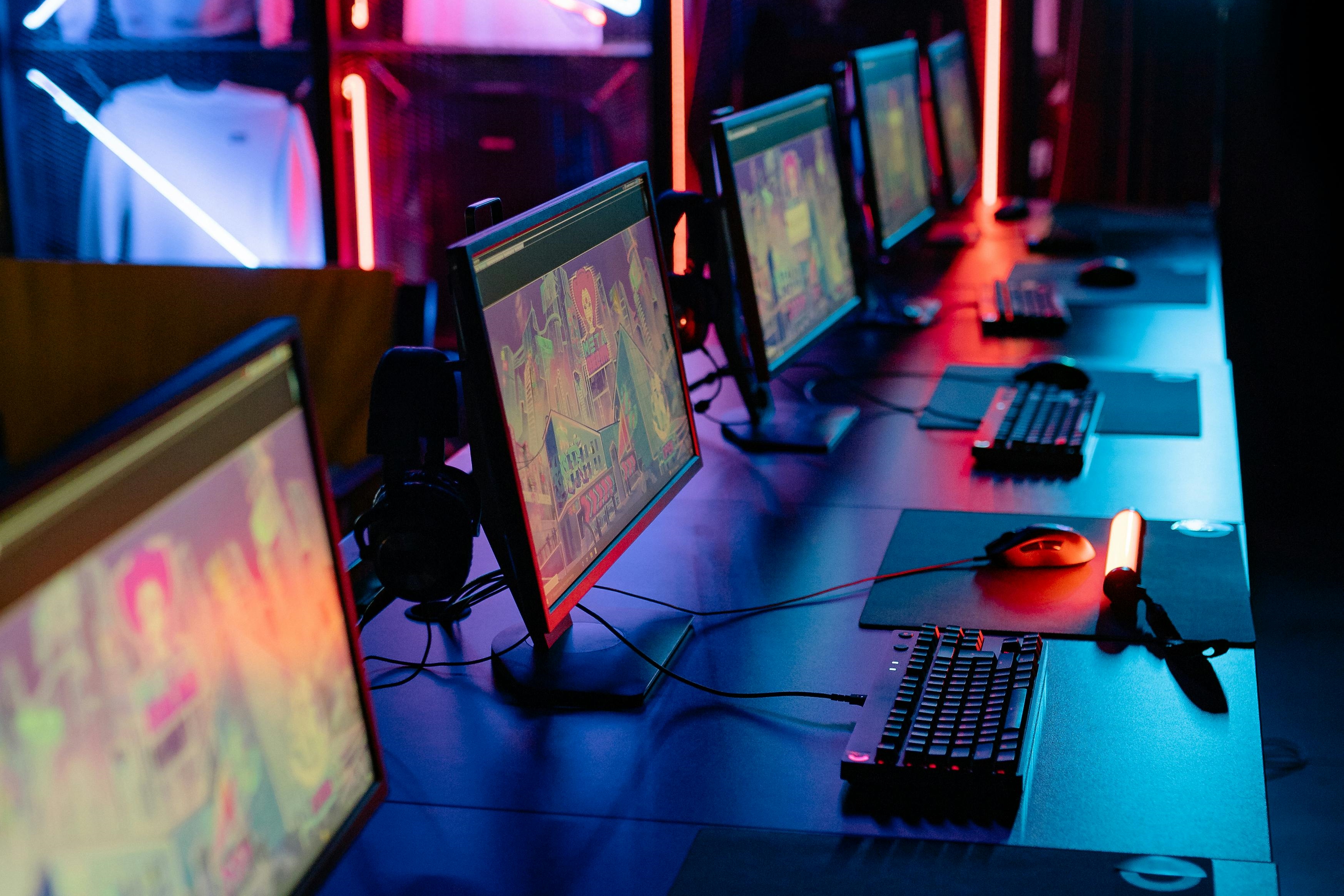 1名國小生A為了隱瞞自己沒有上學、反而跑去網咖的翹課事實，竟說自己被綁架。示意圖（pexels提供）