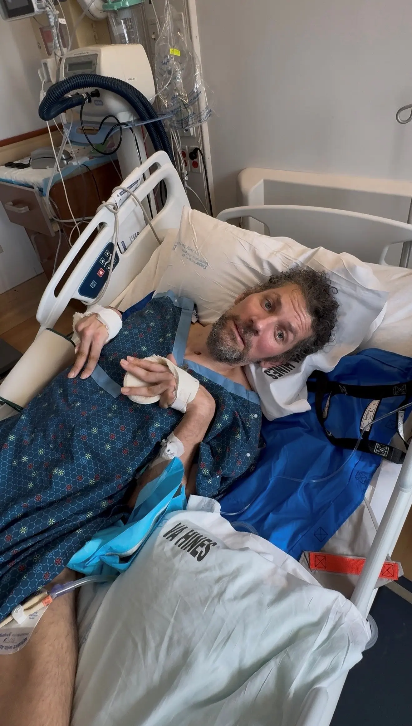 目前喬仍在醫院接受照護，累積醫療費用已超過100萬美元，各界發起募款助他復健度過難關。（翻攝畫面）