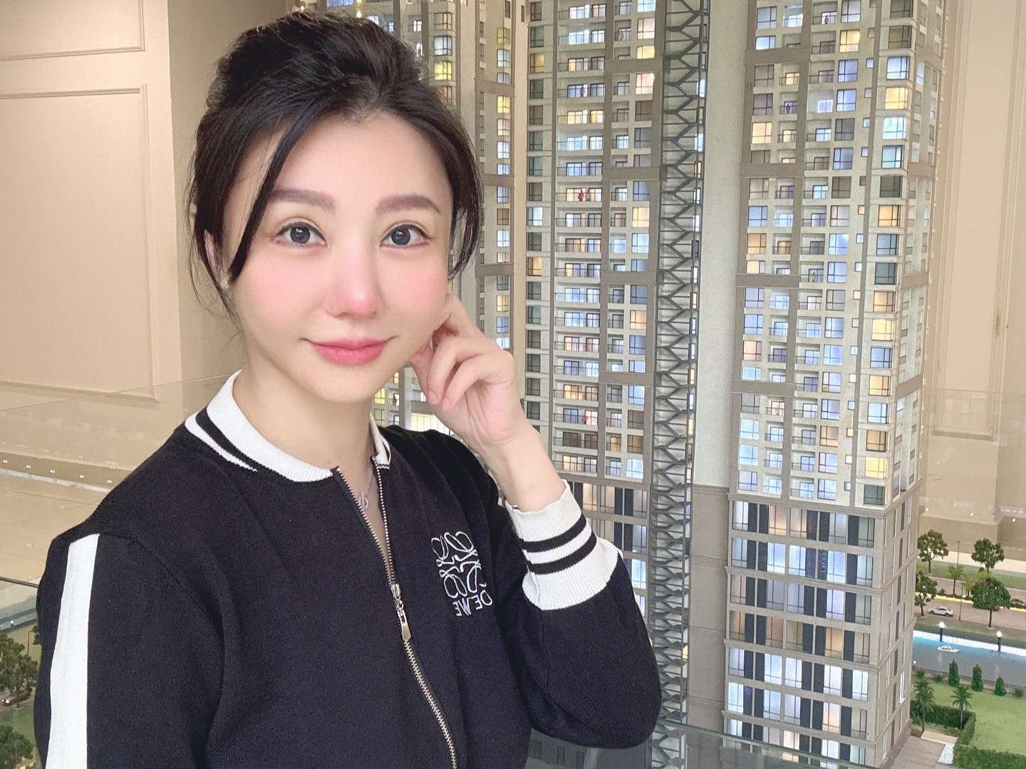 77姐在網路上有不少跟員工和顧客的紛爭爆料。（翻攝自愛美教主臉書）
