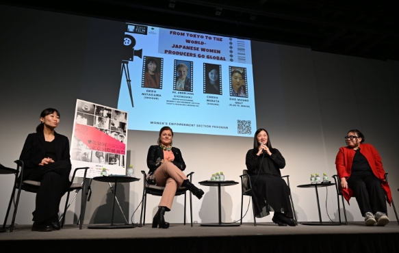 東京國際影展女性賦權單元今年邀請活躍於世界電影圈的女性製片宮川惠里子（左）、村田千惠子（右二）、水野詠子（右）與安朵莉雅娜滋維特寇比奇對談分享經驗。（東京國際影展提供）