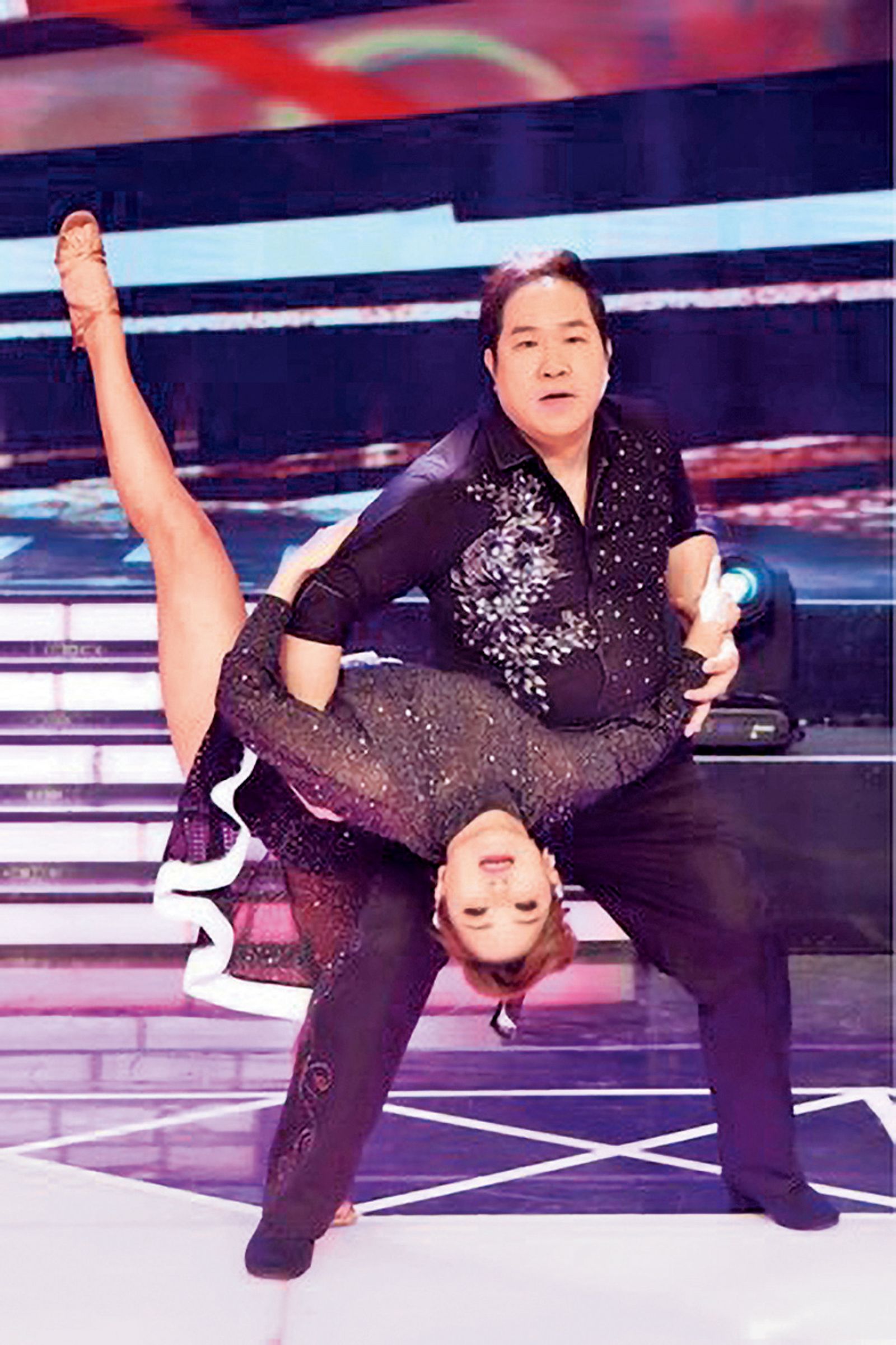 瘦下來後的劉爾金，還參加民視國標舞比賽。（民視提供）