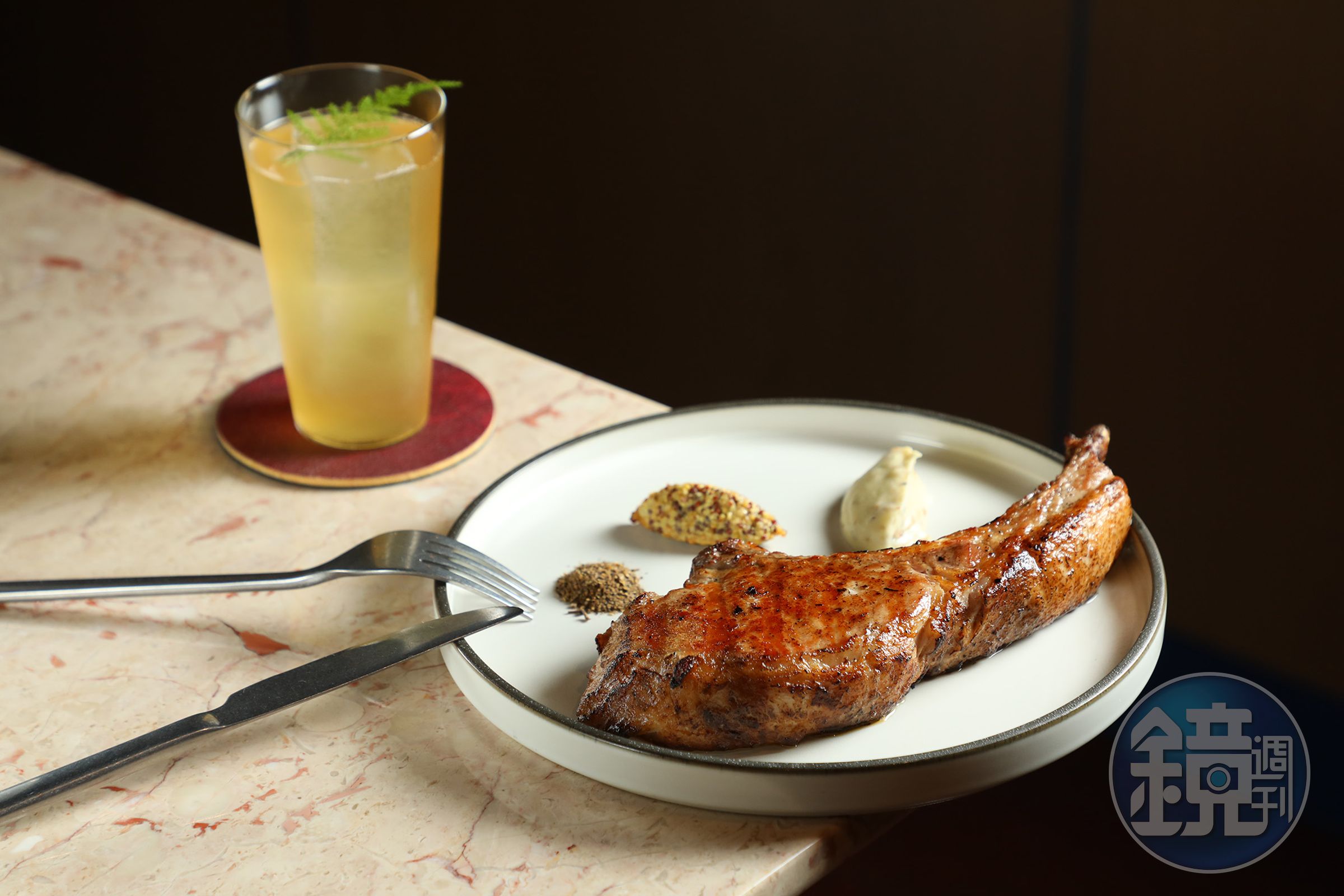 由瑪黑家居打造的第三間餐飲品牌「Ochre Grill & Bar」,是主打直火料理的餐酒館。