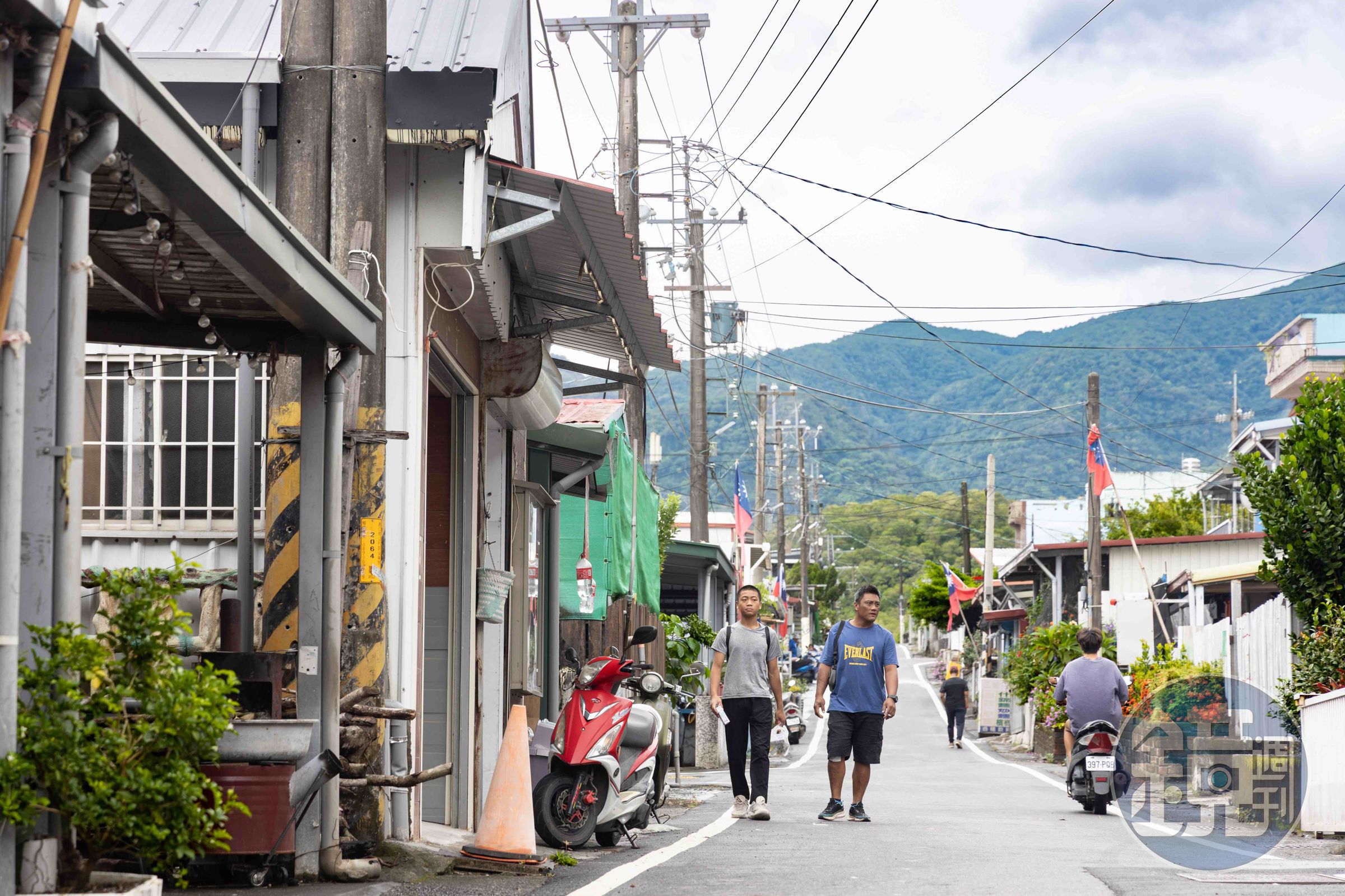 土坂部落（Tjuabal）位於台東縣達仁鄉，座落在大竹溪流域一帶的山地台地上。