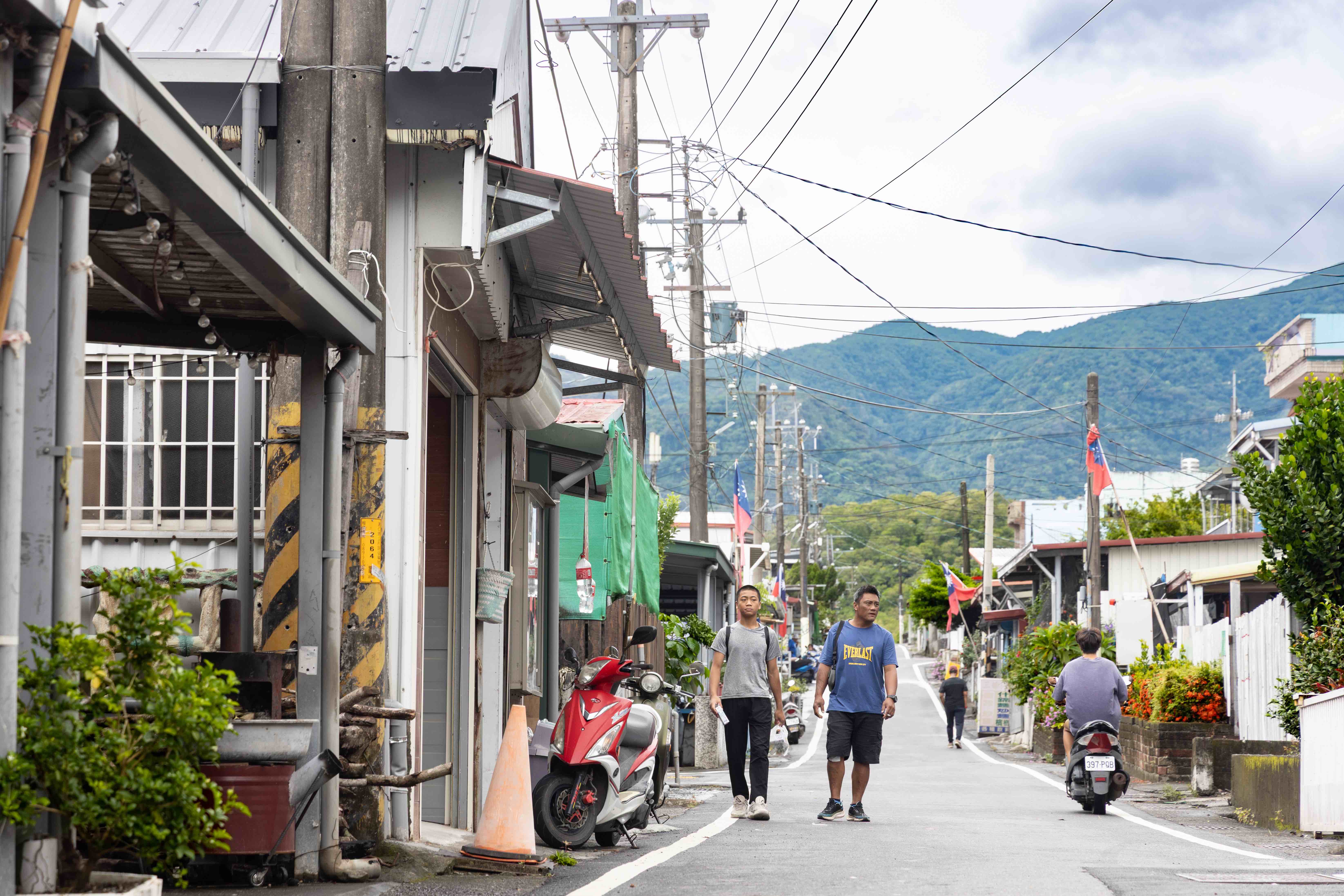 土坂部落（Tjuabal）位於台東縣達仁鄉，座落在大竹溪流域一帶的山地台地上。