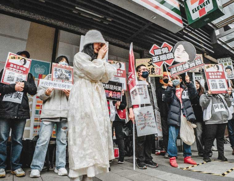 部分大罷免團體已開始串聯，希望擴大三階宣傳量能，阿美（白衣者）等發言人加入討論。（翻攝山除薇害-罷免王鴻薇臉書粉專）