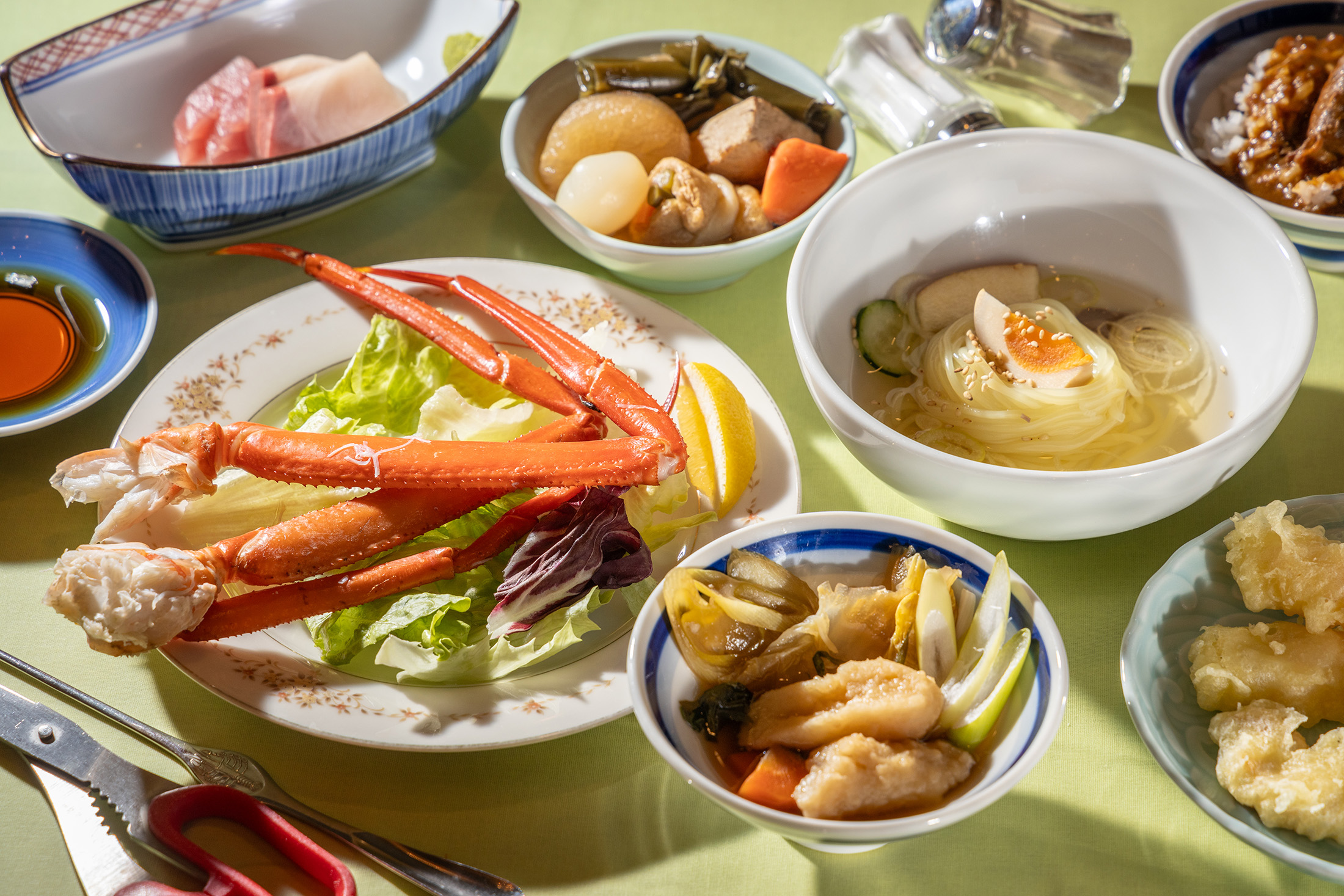 安比高原滑雪度假村的Crowne Plaza飯店餐點選擇種類豐富，可以品嘗到許多東北特色菜餚與名物。